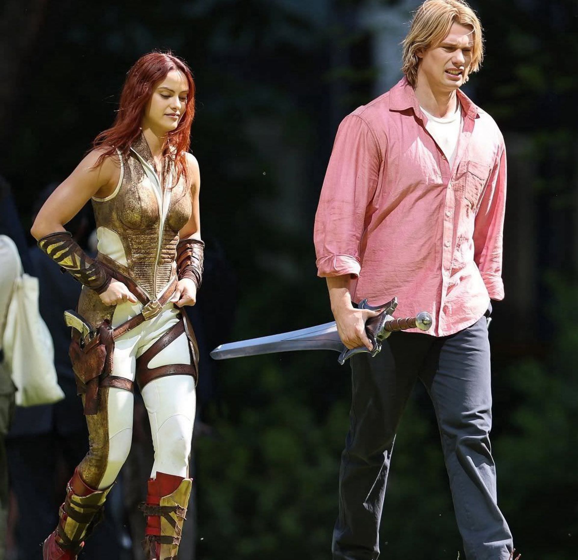 نیکلاس گالیتزین و کامیلا مندس در پشت صحنه فیلم Masters of the Universe