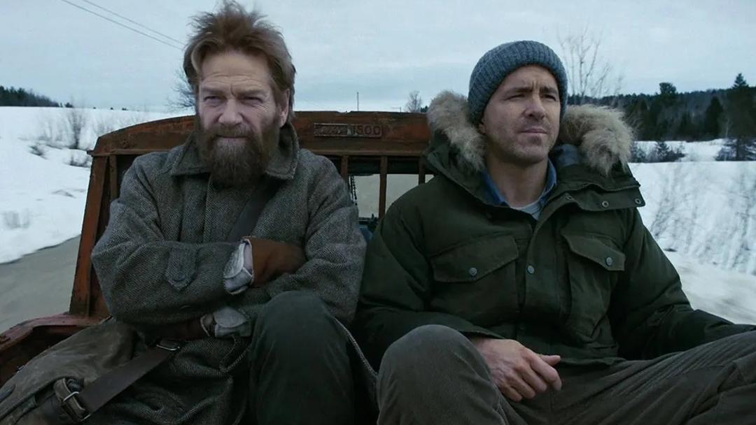 رایان رینولدز (Ryan Reynolds) و کنت برانا (Kent Brana) در فضای برفی فیلم Mayday