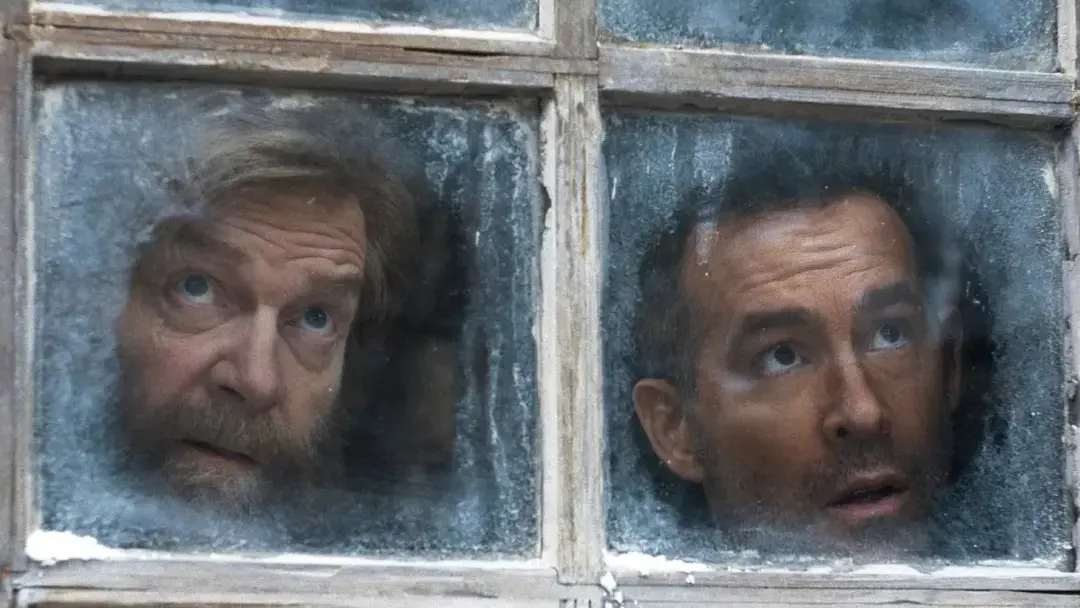 رایان رینولدز (Ryan Reynolds) و کنت برانا (Kent Brana) پشت پنجره یخ‌زده