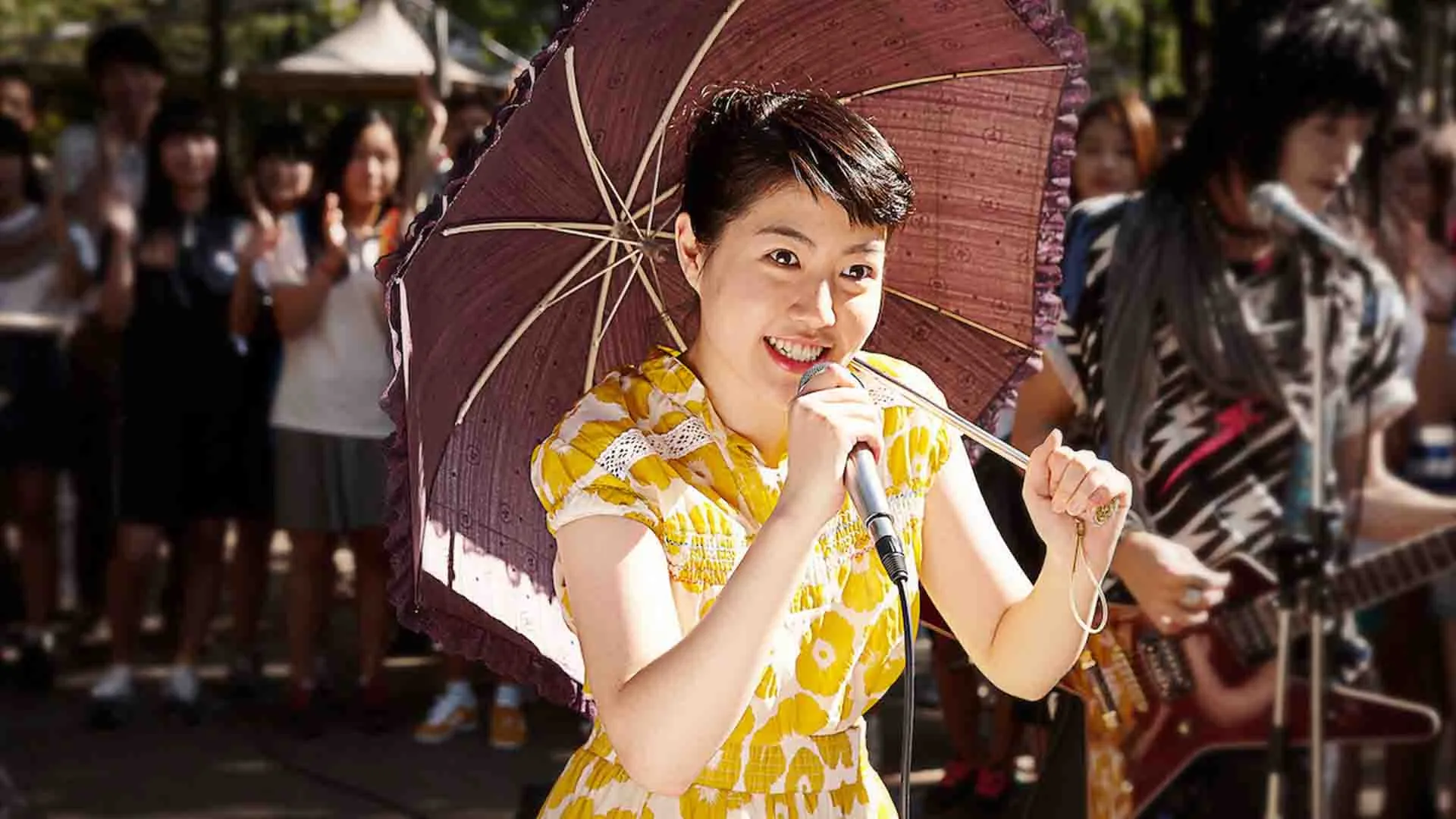 شیم یون کیونگ در حال خواندن در فیلم Miss Granny