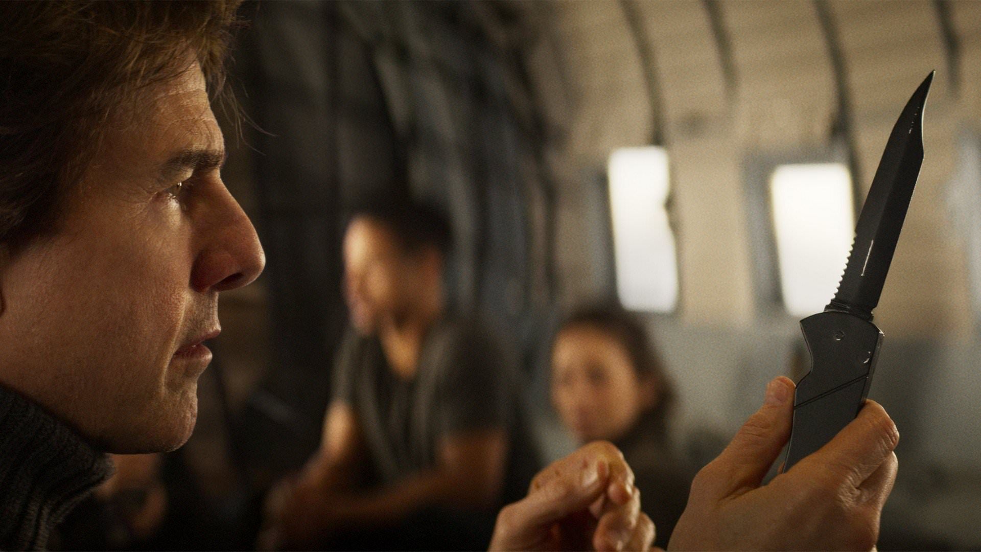 تام کروز و چاقو مرموز در فیلم Mission: Impossible – The Final Reckoning