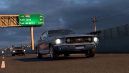 خودروی فورد موستانگ (Ford Mustang) در حال حرکت در جاده بازی American Truck Simulator