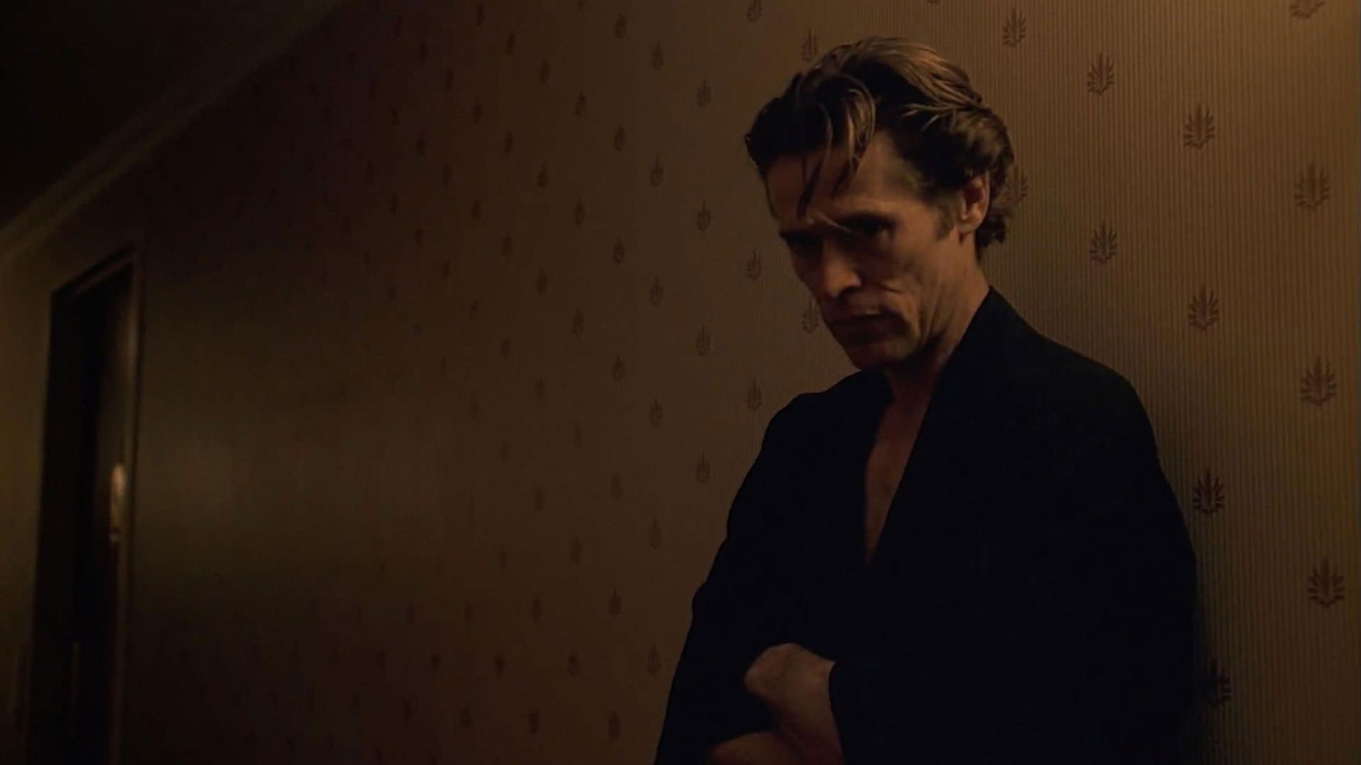 ویلم دفو در نمایی از فیلم هتل نیورز به کارگردانی آبل فرارا