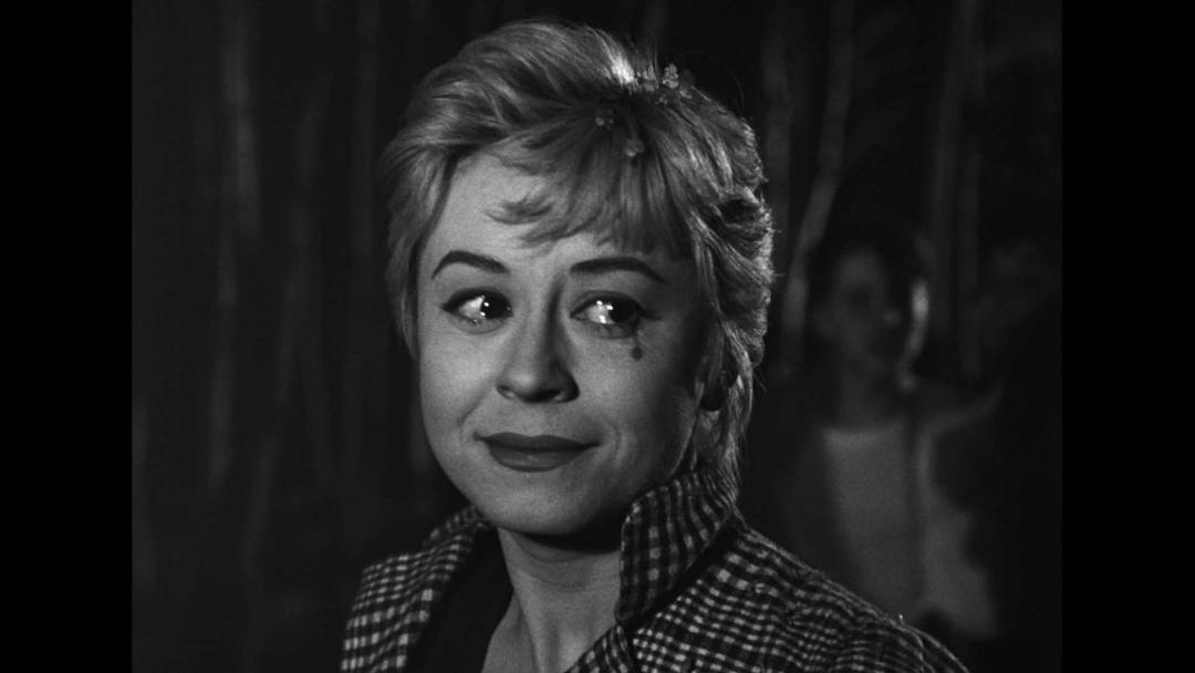 جولیتا ماسینا با چشمان گریان و خیس در فیلم Nights of Cabiria