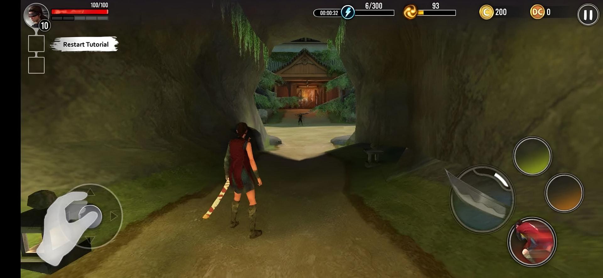 شخصیت اصلی بازی Ninja Ryuko (نینجا ریوکو) در مسیر یک معبد در محیط بازی