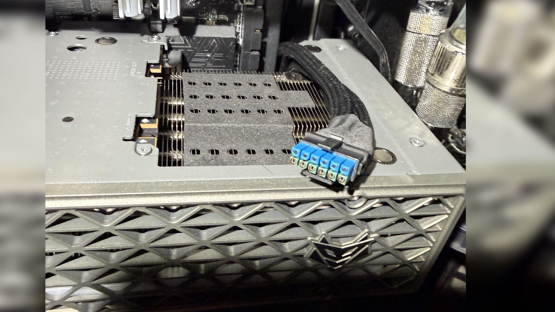 سوختگی کانکتور ۱۶ پین در کارت‌های NITRO+ 9070 شرکت Sapphire