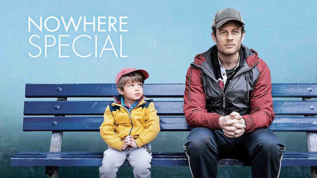 جیمز نورتون در کنار پسربچه خود در فیلم Nowhere Special