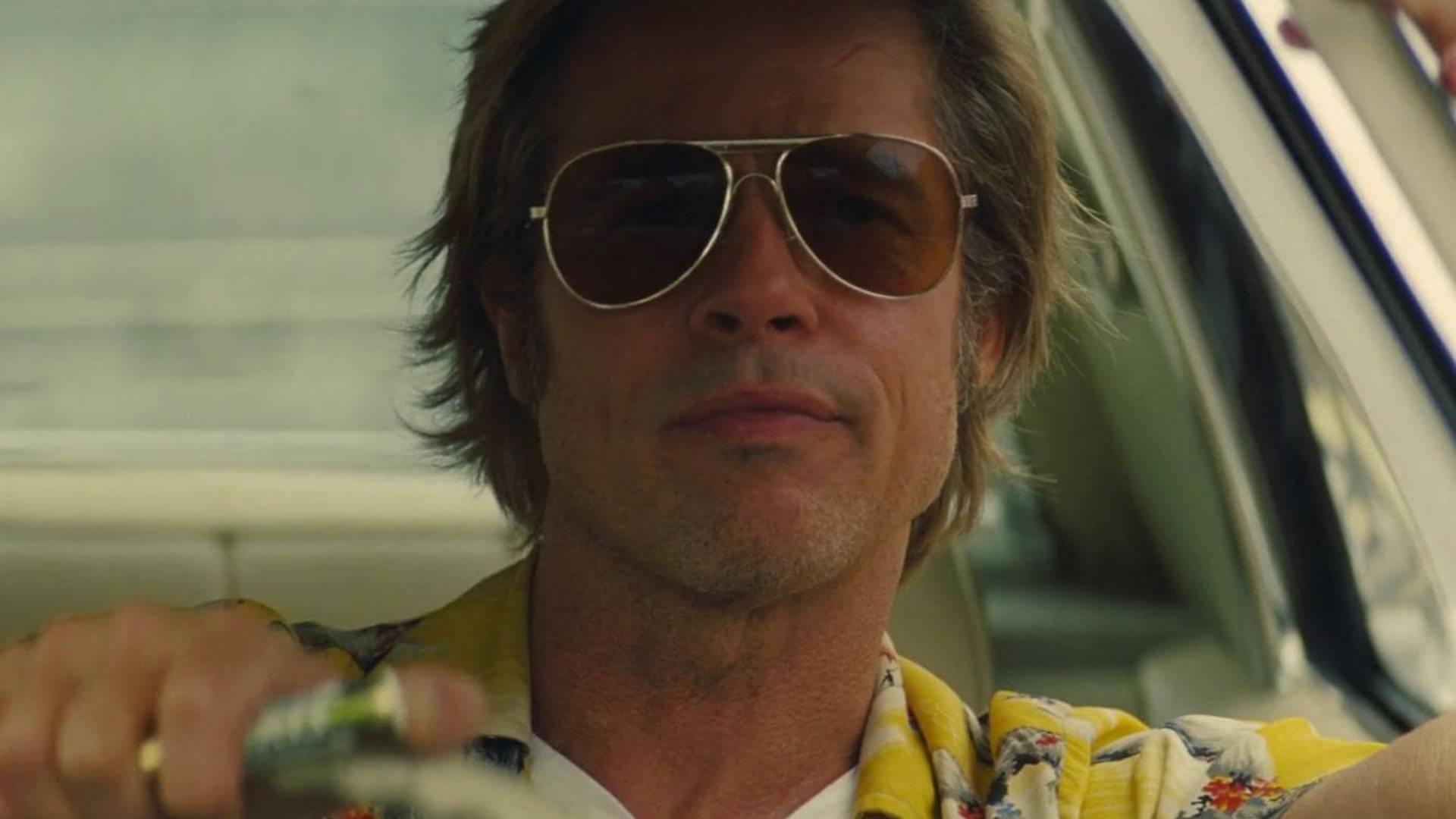 برد پیت در حال رانندگی در فیلم Once Upon a Time in Hollywood