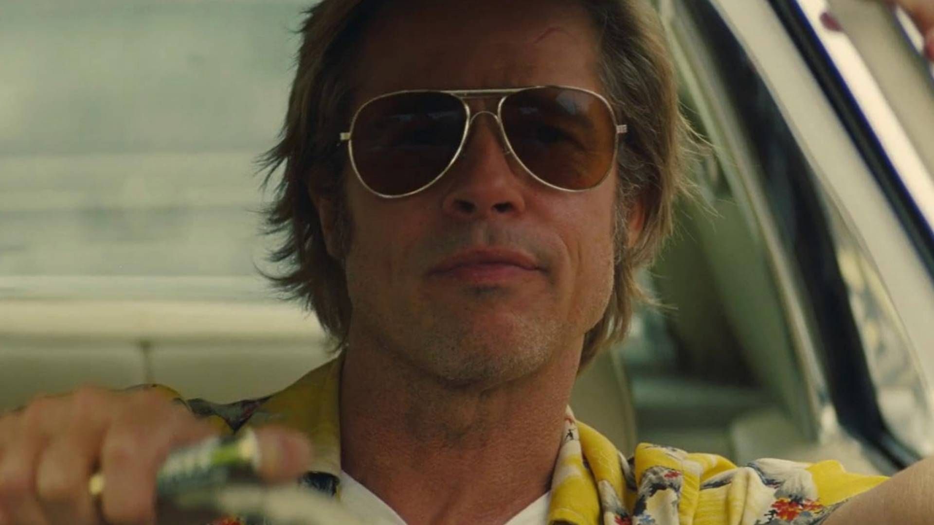 برد پیت در حال رانندگی در فیلم Once Upon a Time in Hollywood