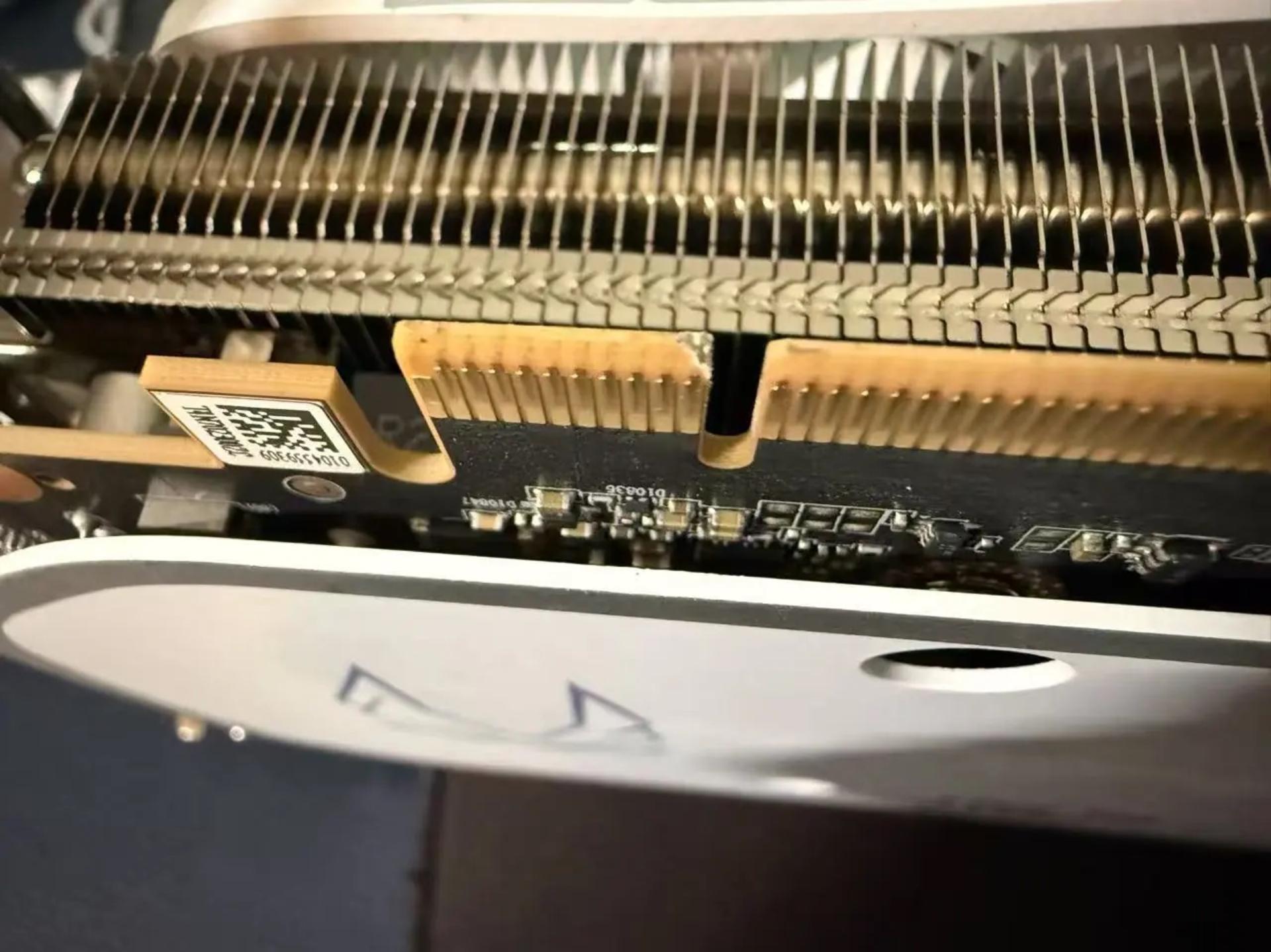 آسیب مکانیزم Q-Release به کانکتور PCIe در مادربردهای سری ۸۰۰ ایسوس