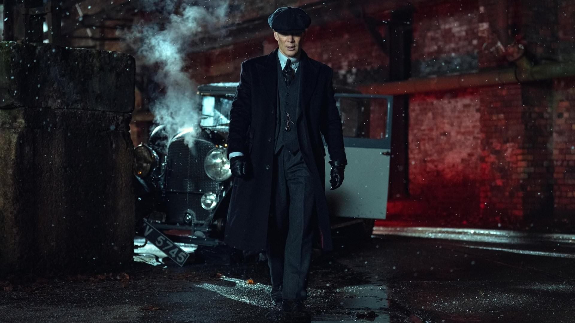 قدم زدن شبانه کیلین مورفی در نقش تامی شلبی در فیلم Peaky Blinders: The Immortal Man 