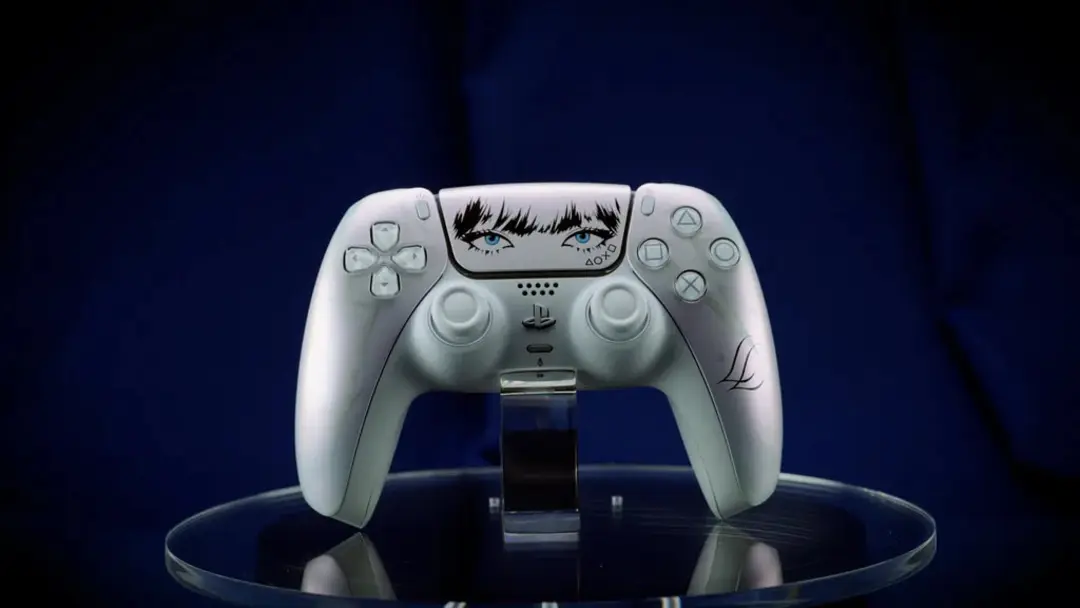 کنترلر پلی استیشن (PlayStation) با طرح گرافیکی چشم‌های لیسا رونمایی شده است