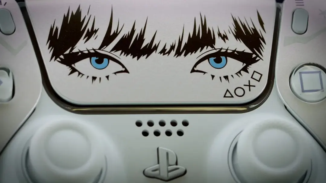 کنترلر پلی‌استیشن (PlayStation) با طرح چشمان شخصیت لیسا (Lisa)