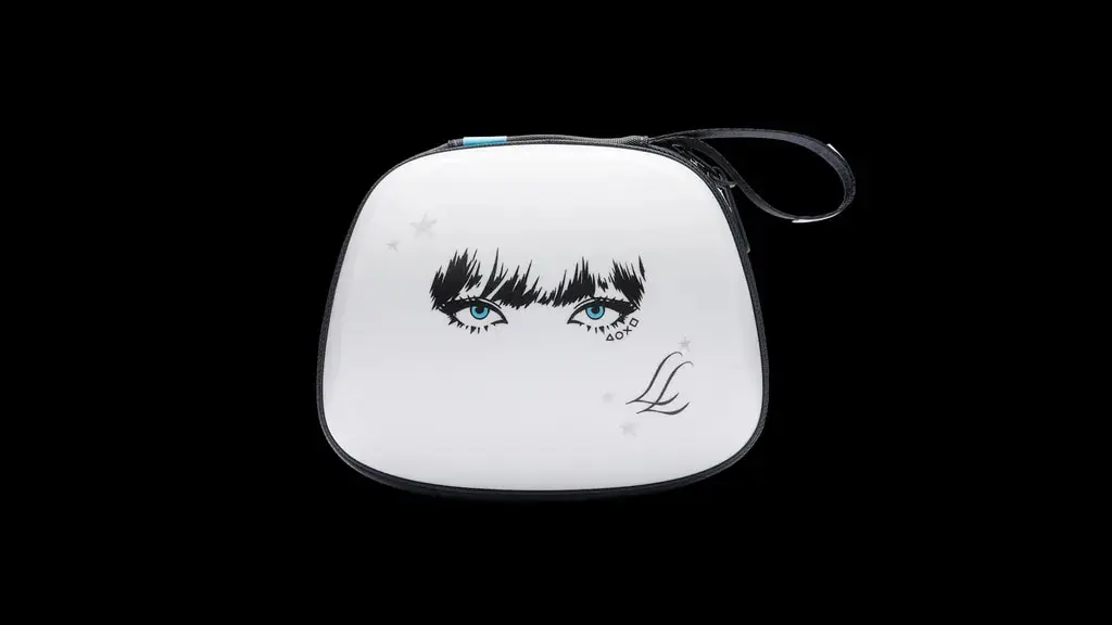 کنترلر سفید رنگ پلی‌استیشن با طرح چشمان لیسا (Lisa)
