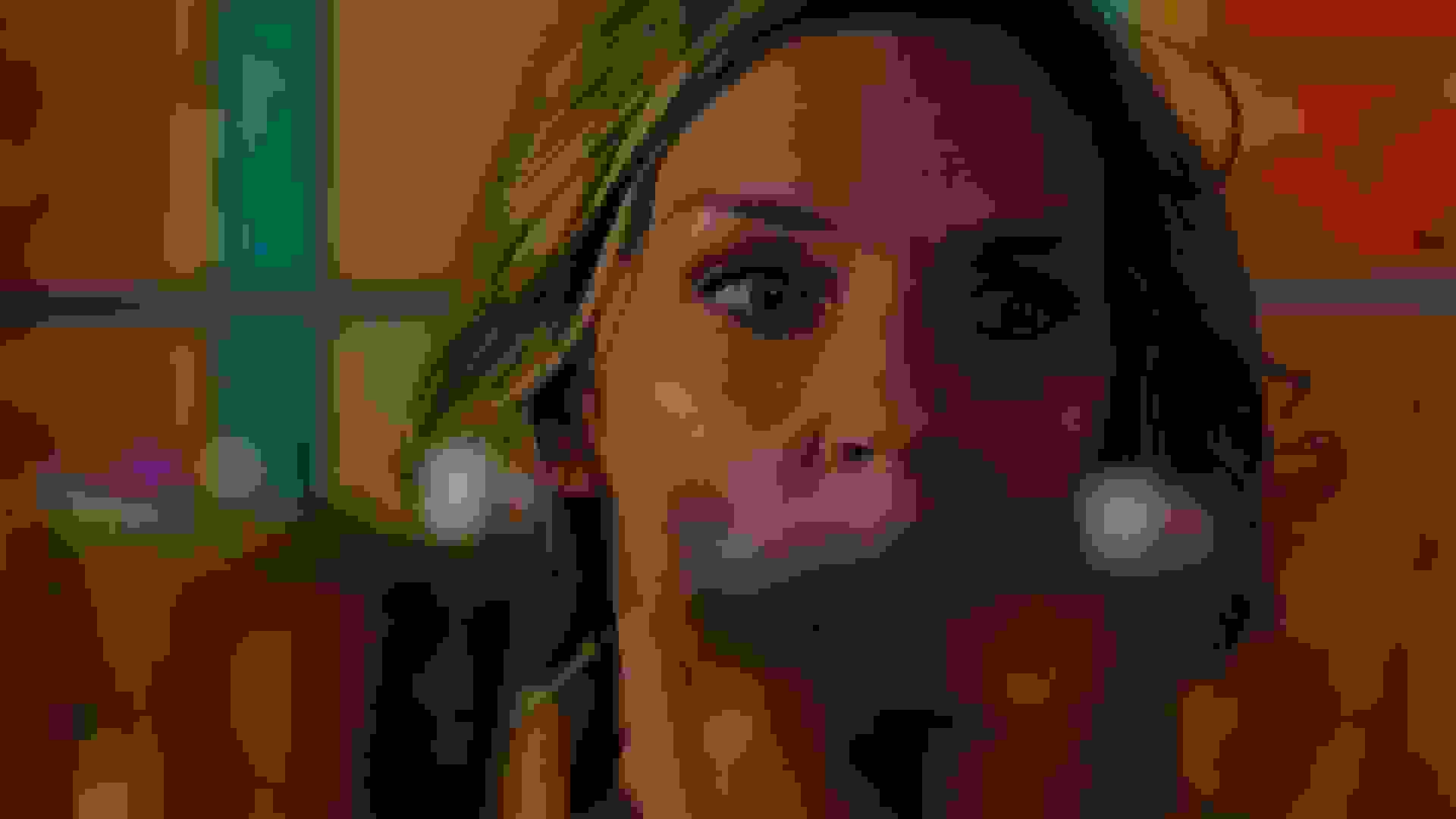 ریا سیهورن در حال نگاه کردن در سریال Pluribus