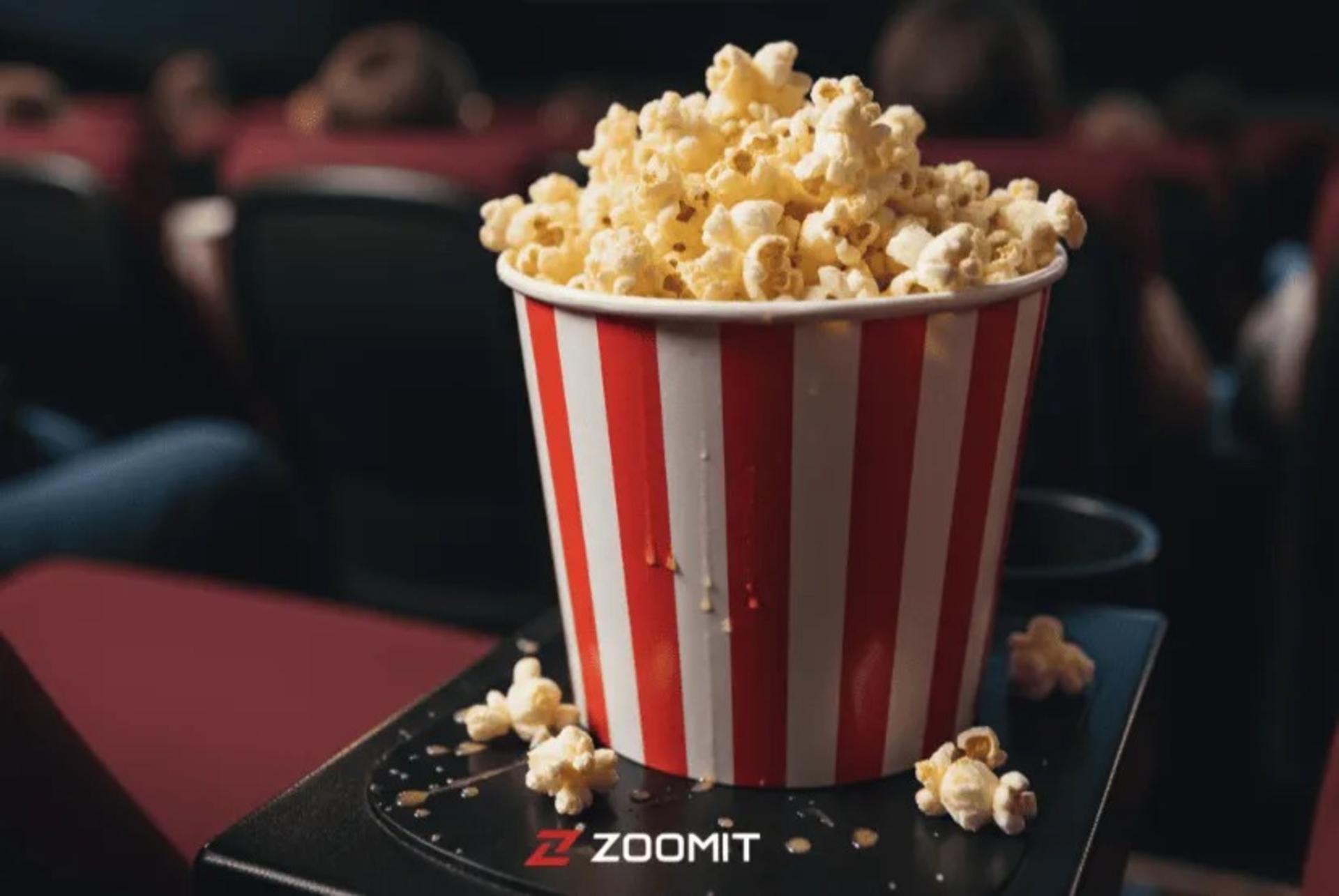 سطل پاپ‌کورن روی صندلی سینما