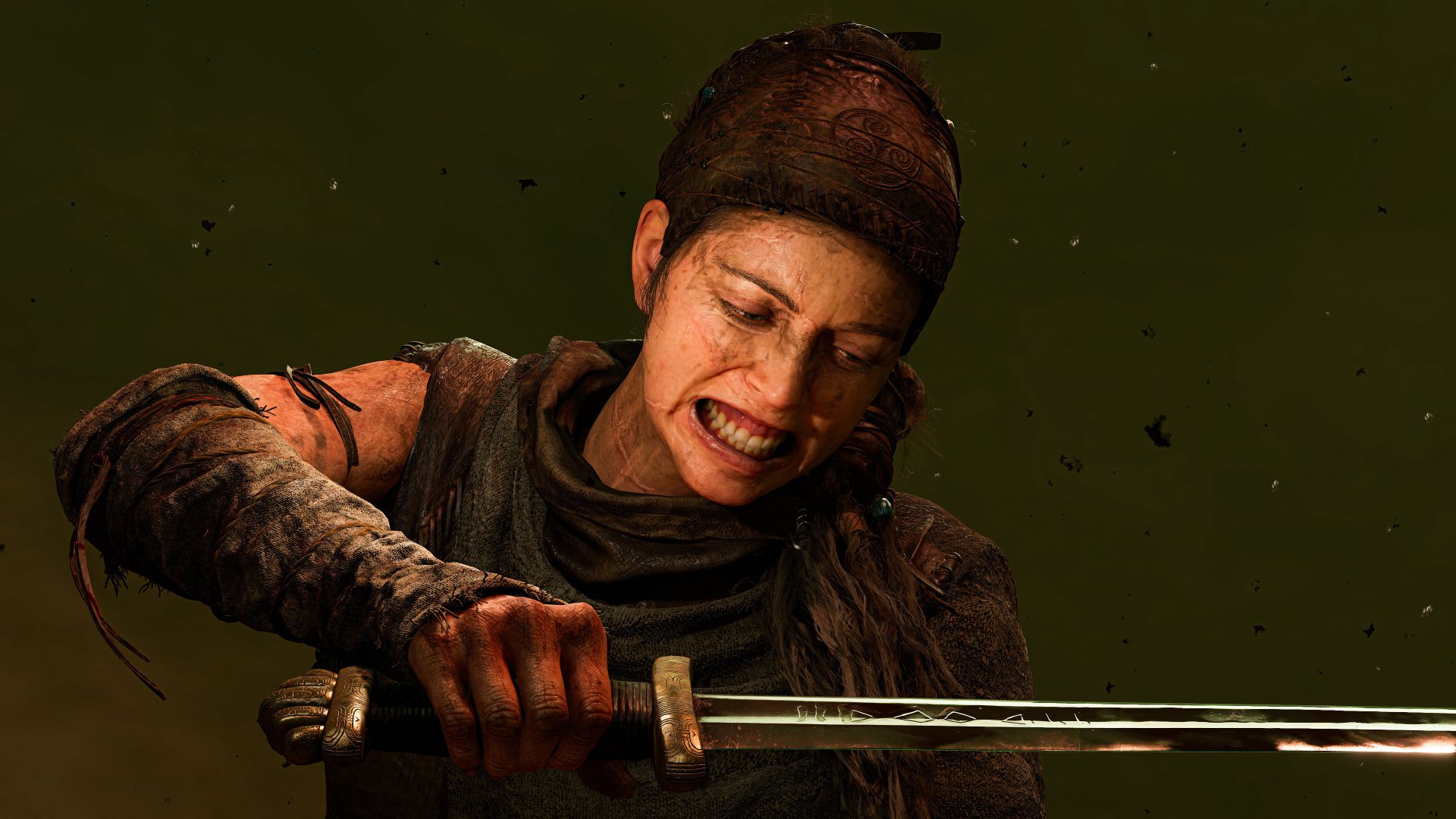چهره جدی و مصمم سنوئا (Senua) در بازی Senua's Saga: Hellblade II