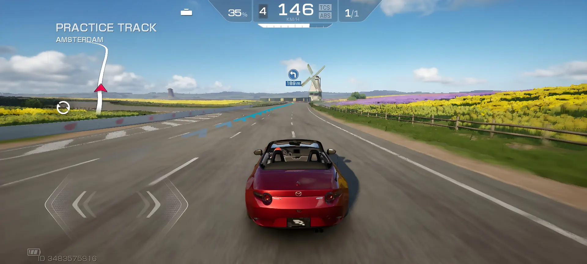 ماشین قرمز رنگ در مسیر تمرین بازی Racing Master در آمستردام