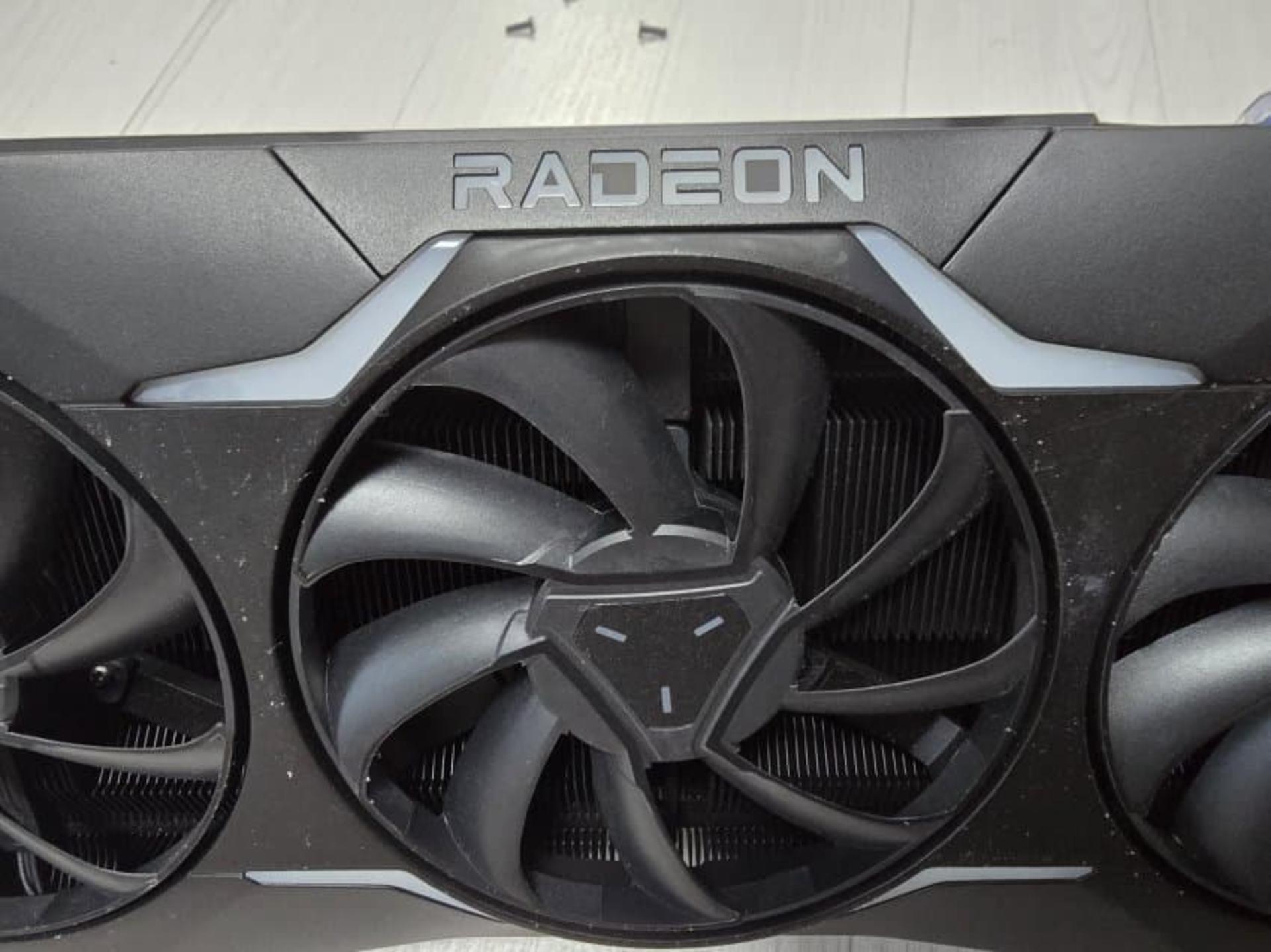 نمونه اولیه کارت گرافیک RX 7950 XTX شرکت AMD