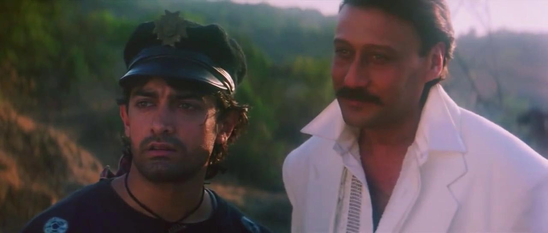 Rangeela_aamir_with_beard_stand_near_jackey
