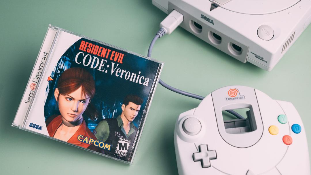 کنسول دریم کست و بازی Resident Evil: Code Veronica