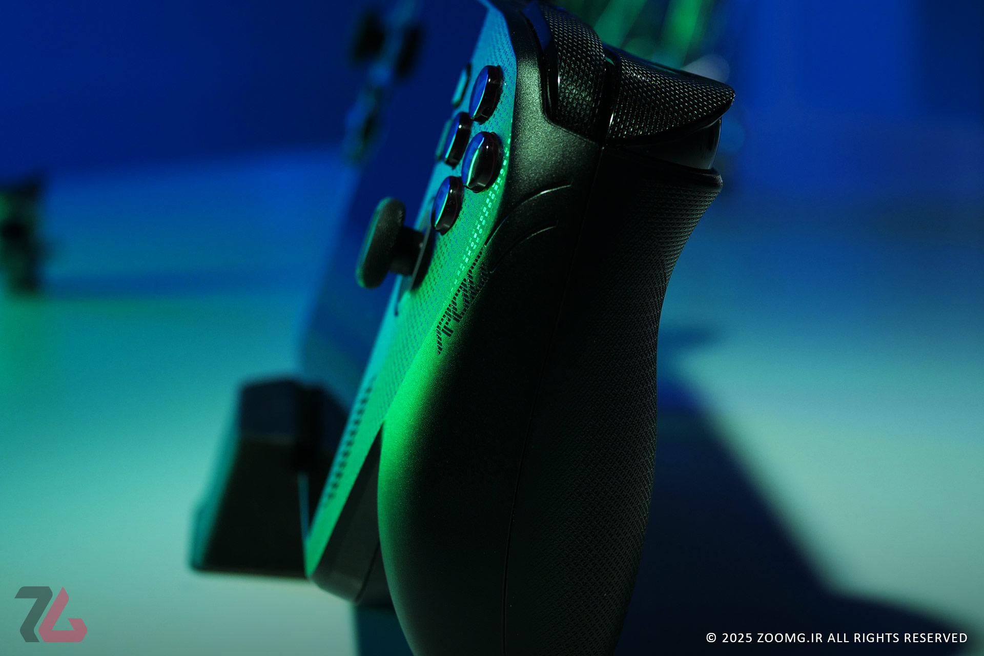 نمای جانبی سمت راست کنسول ROG Xbox Ally X شامل پورت‌ها