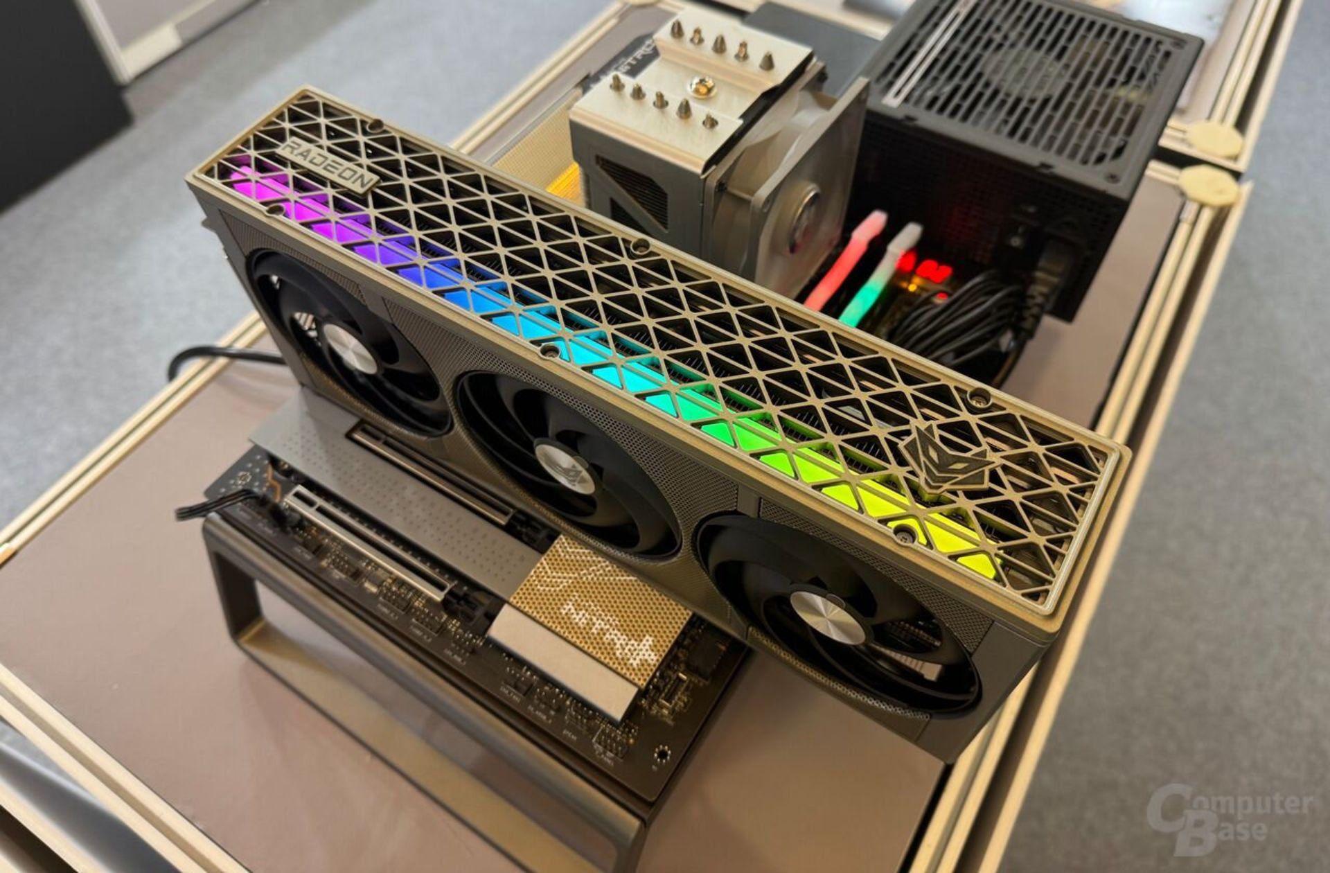 ظاهر کارت گرافیک Sapphire Radeon RX 9070 XT