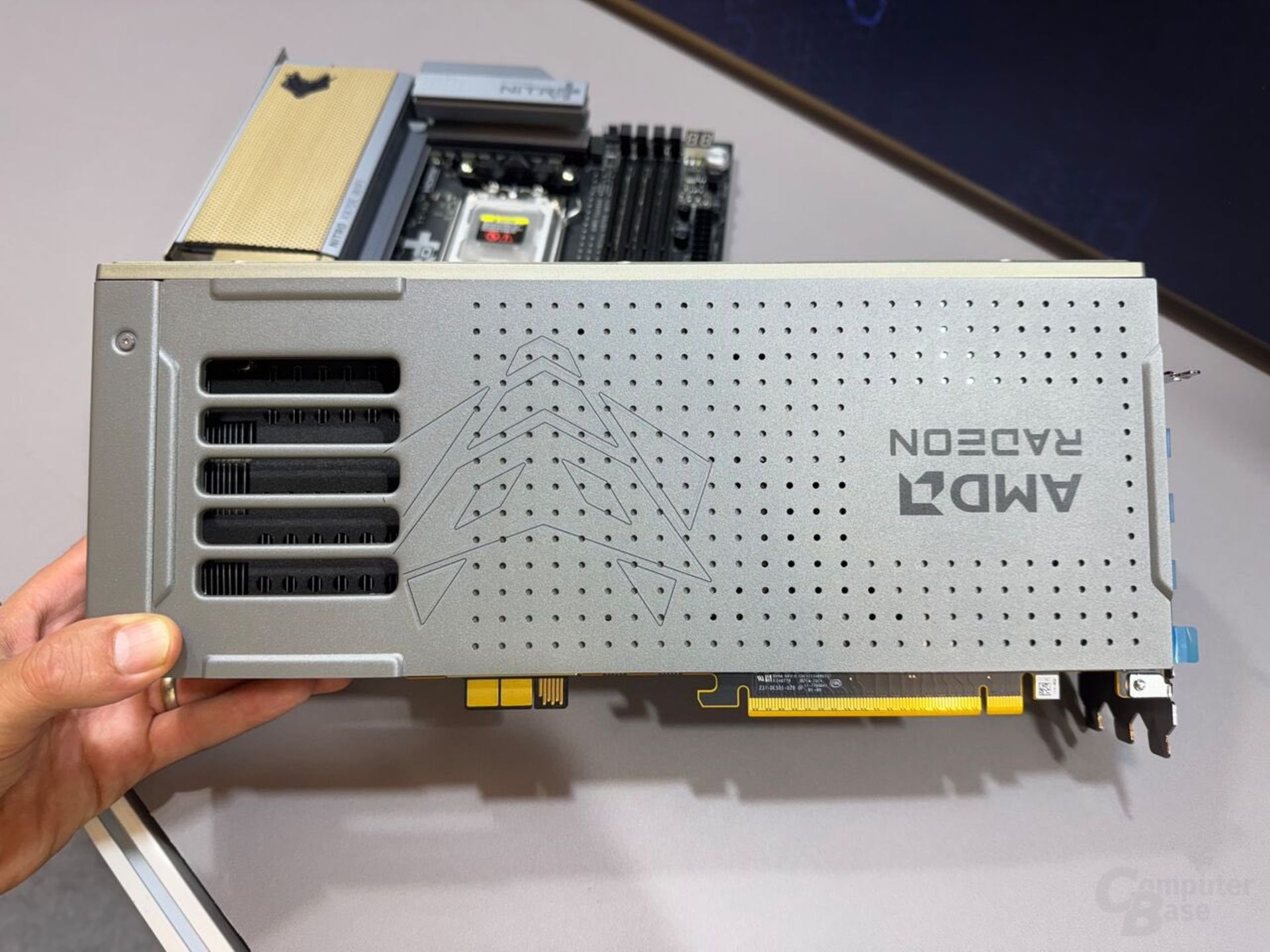 ظاهر کارت گرافیک Sapphire Radeon RX 9070 XT