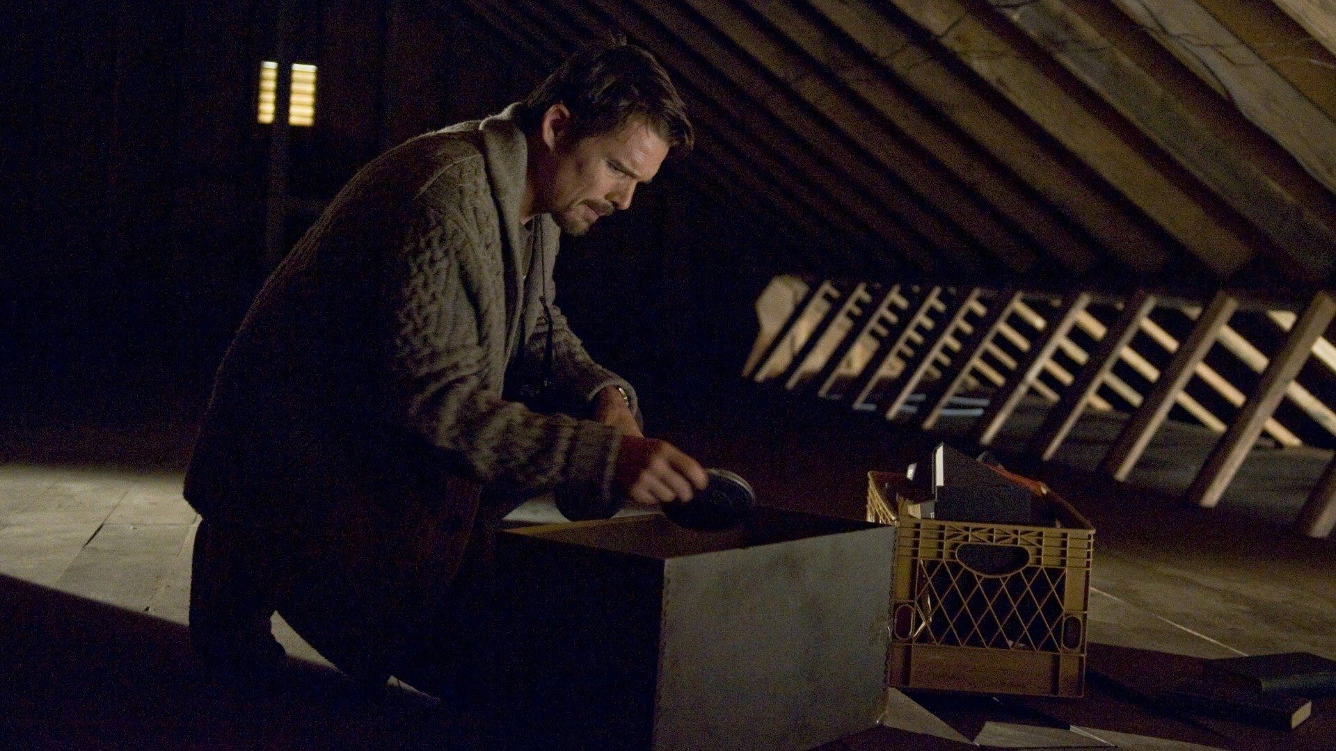 هاوک در اتاق در فیلم  Sinister