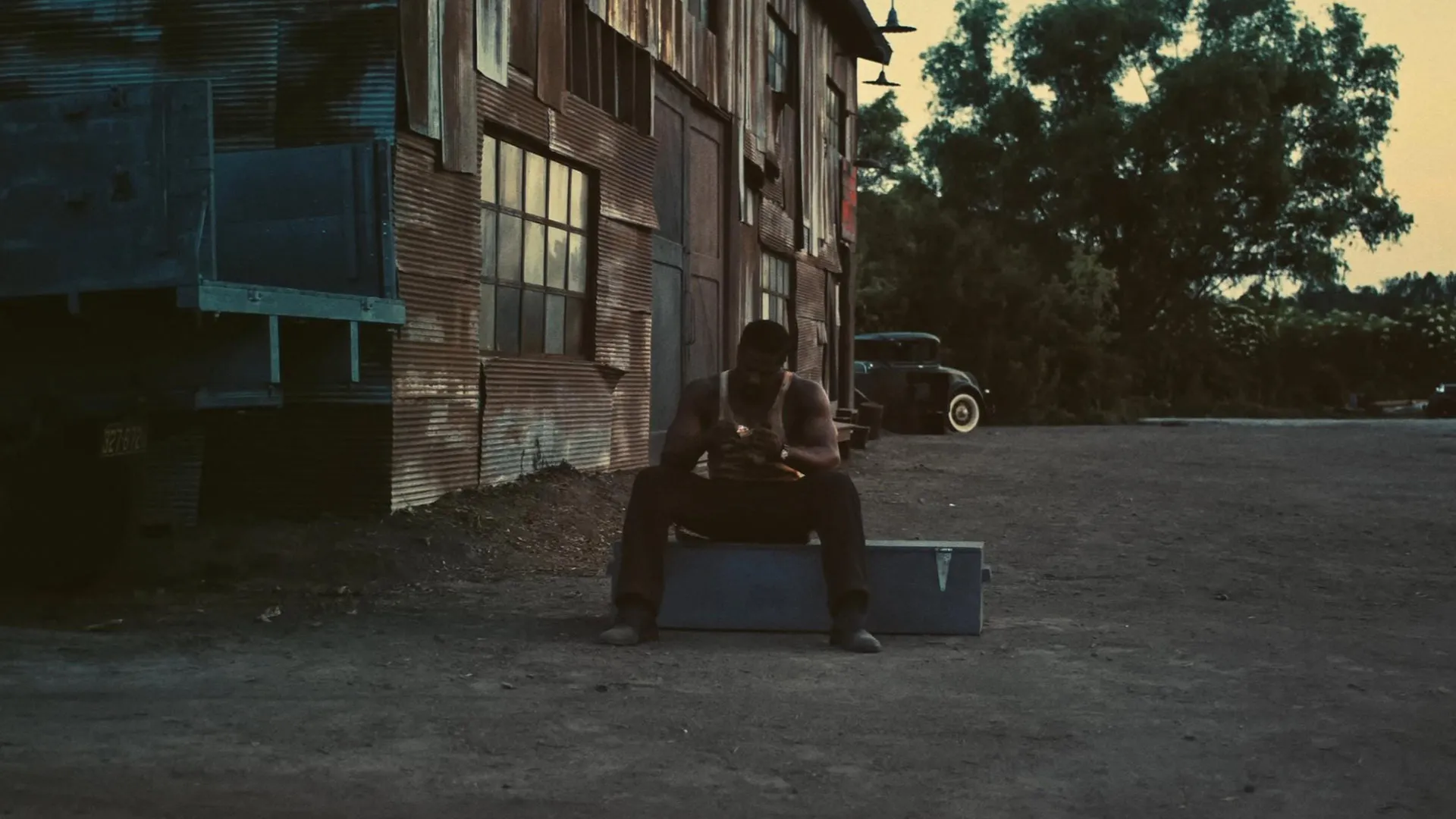 مایکل جوردن در کلوپ در فیلم  sinners