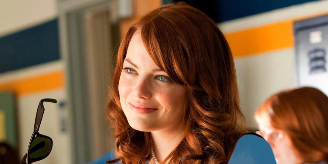 smiling_girl_with_gray_eyes_and_sunglasses_in_easy_A_movie