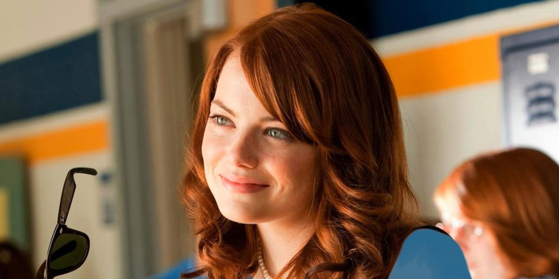 smiling_girl_with_gray_eyes_and_sunglasses_in_easy_A_movie