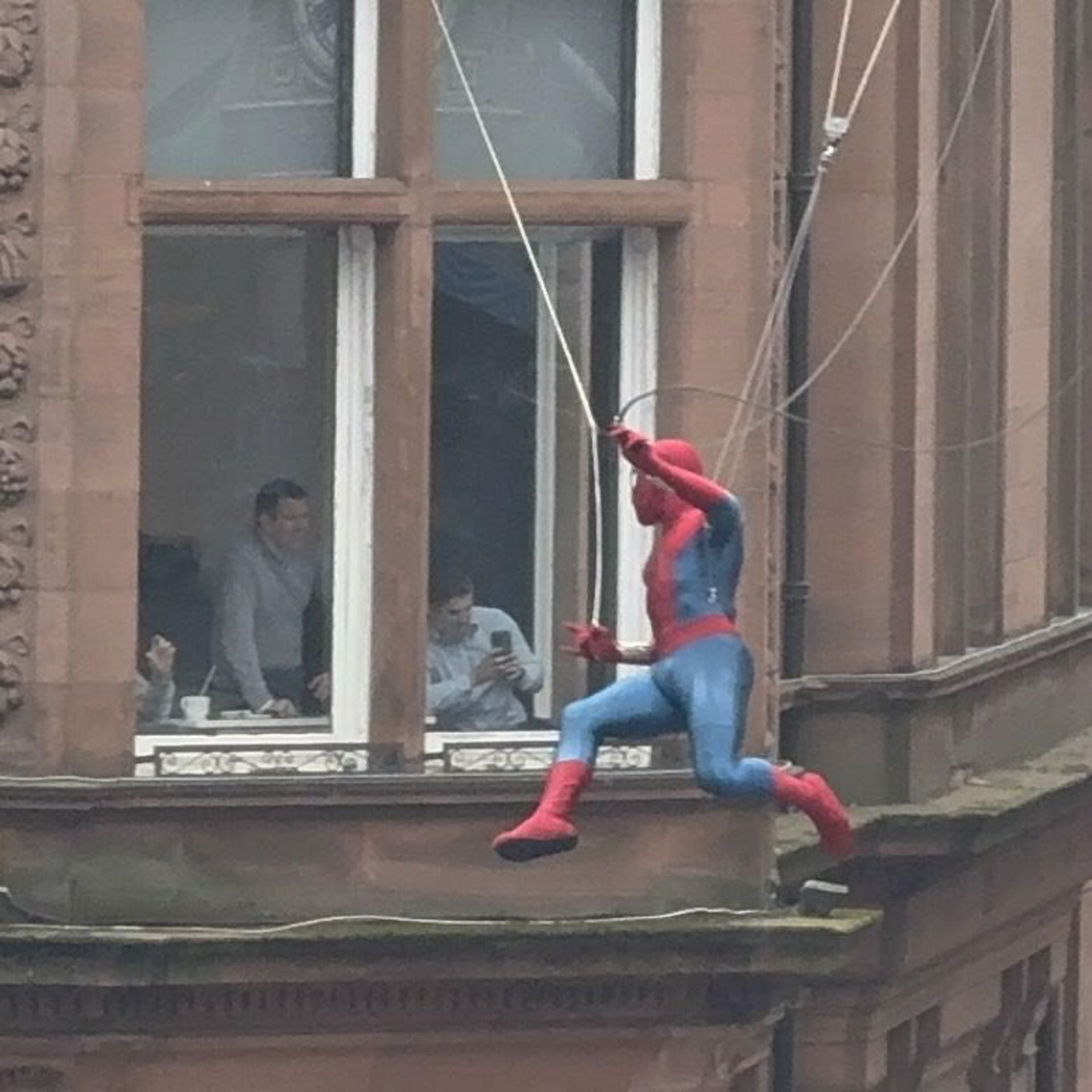 بدلکاری جذاب مرد عنکبوتی در پشت صحنه فیلمبرداری فیلم Spider-Man: Brand New Day