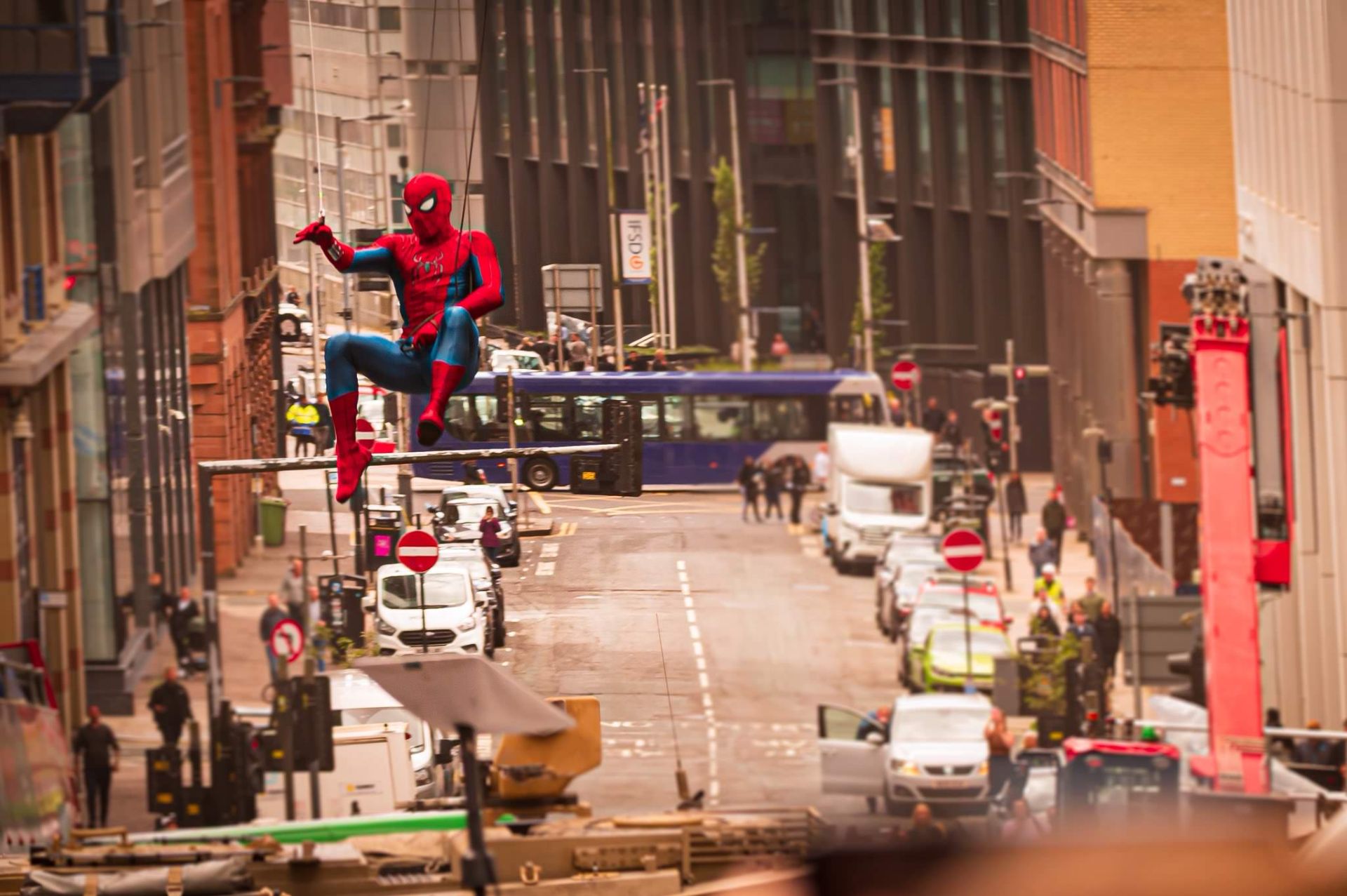بدلکاری جذاب مرد عنکبوتی در پشت صحنه فیلمبرداری فیلم Spider-Man: Brand New Day