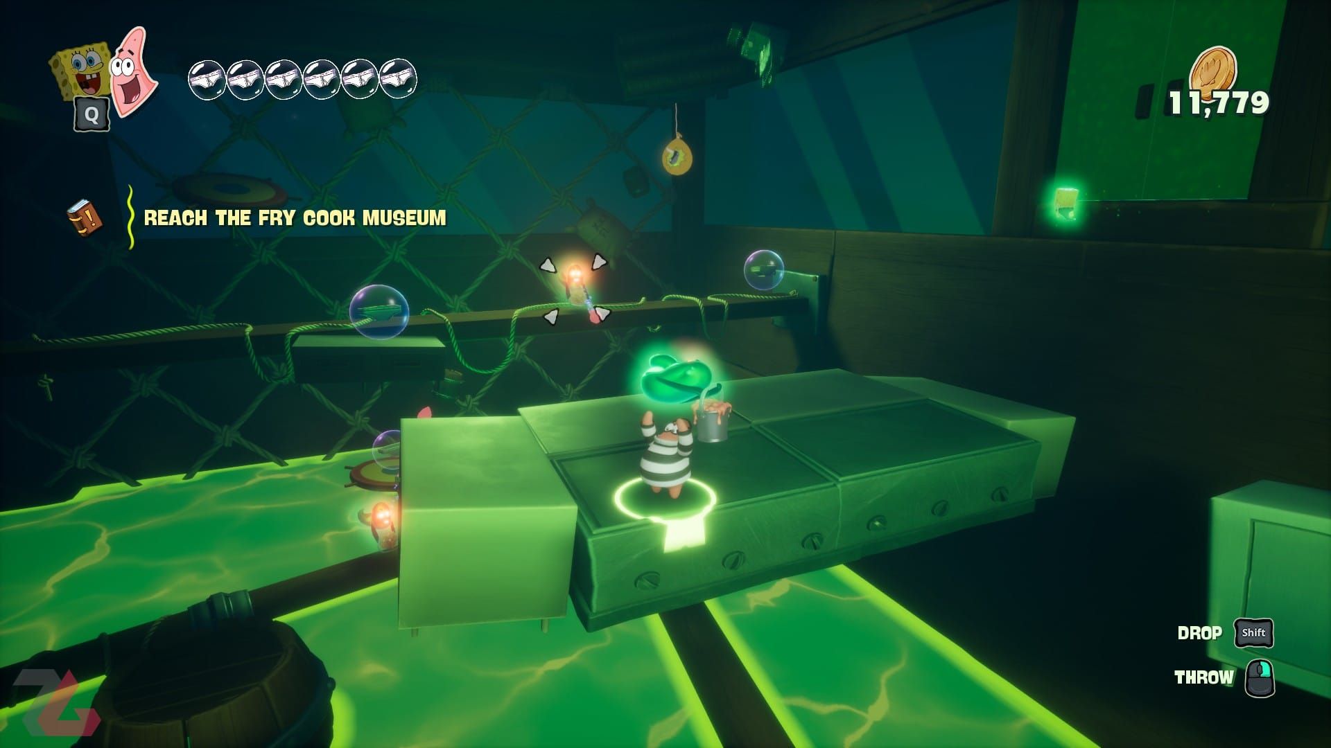 پاتریک در حال پرت کردن دشمنی به سمتی دیگر در بازی SpongeBob SquarePants Titans of the Tide