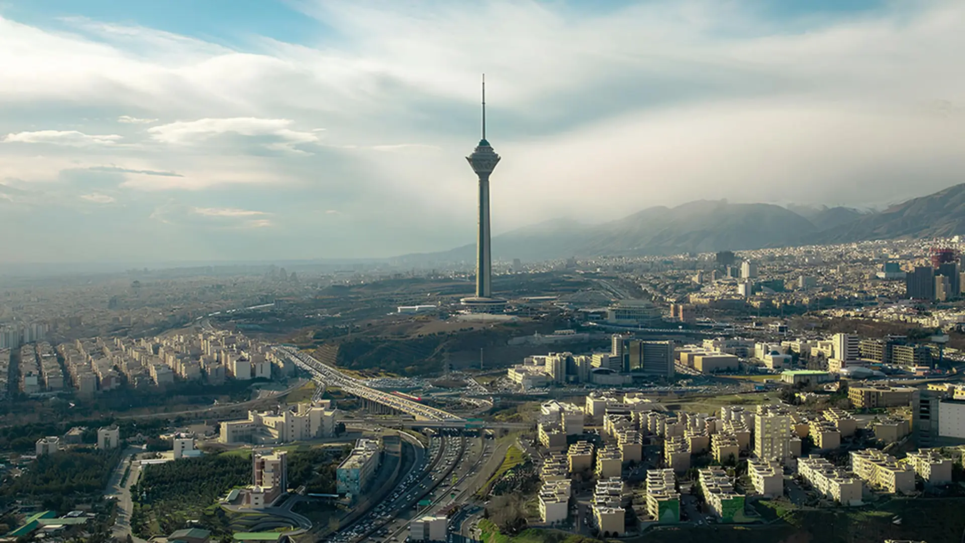 برج میلاد و تهران