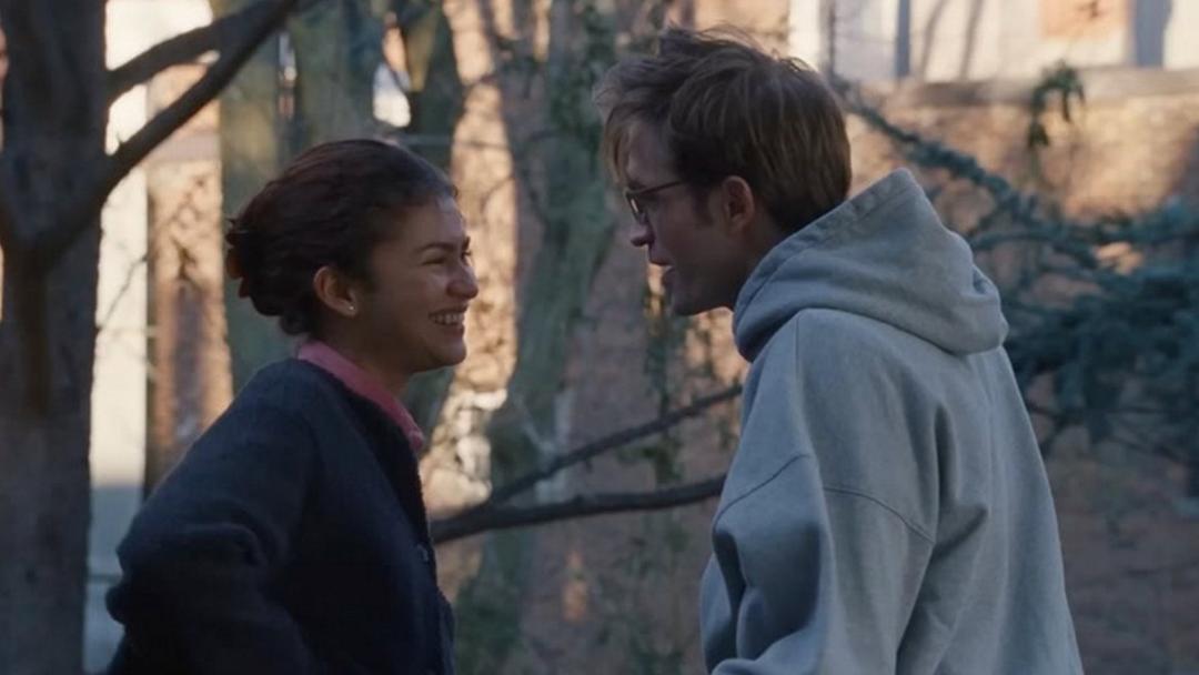 زندیا (Zendaya) و رابرت پتینسون (Robert Pattinson) در صحنه‌ای از فیلم دراما