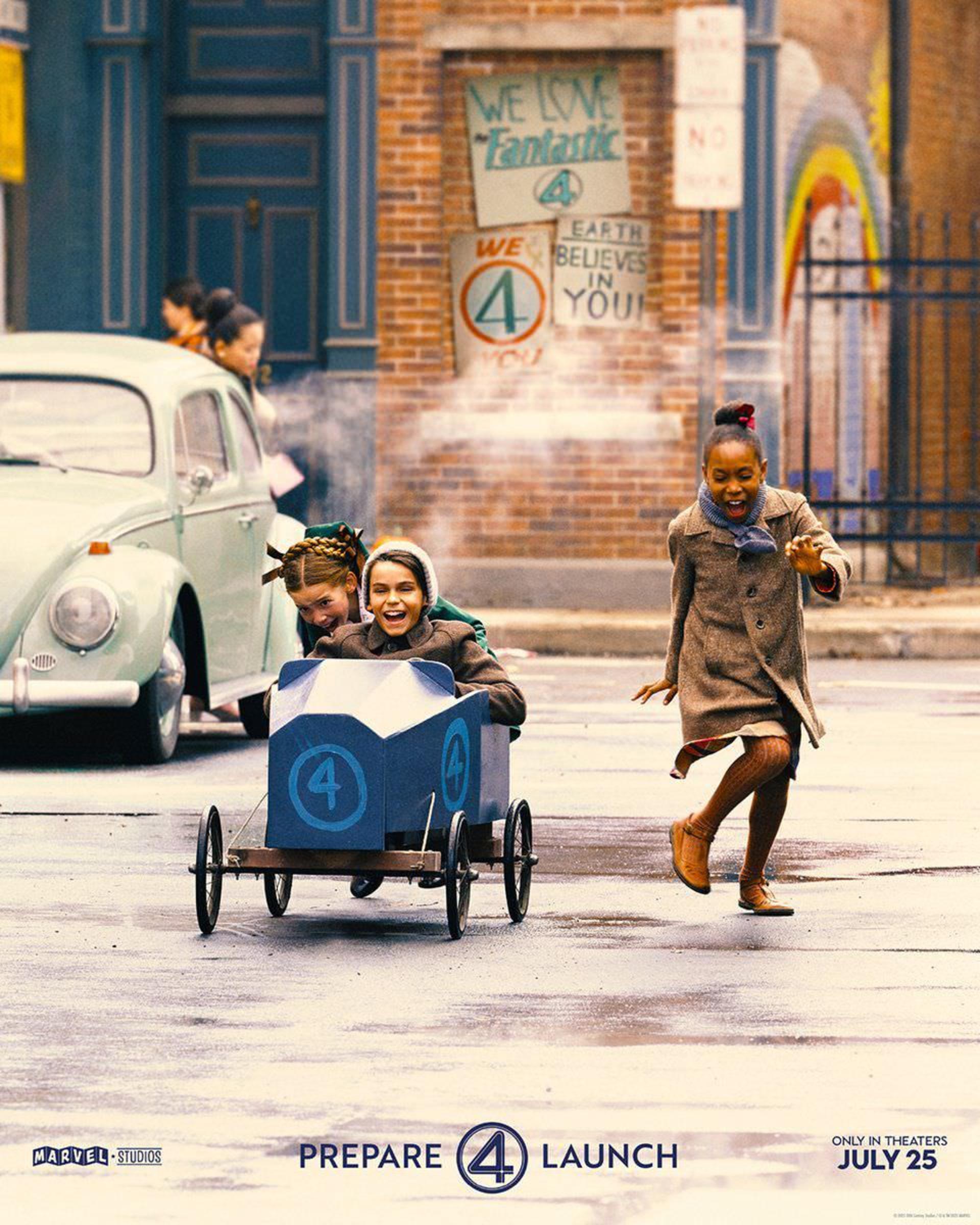 پوستر دویدن کودکان در فیلم The Fantastic Four: First Steps