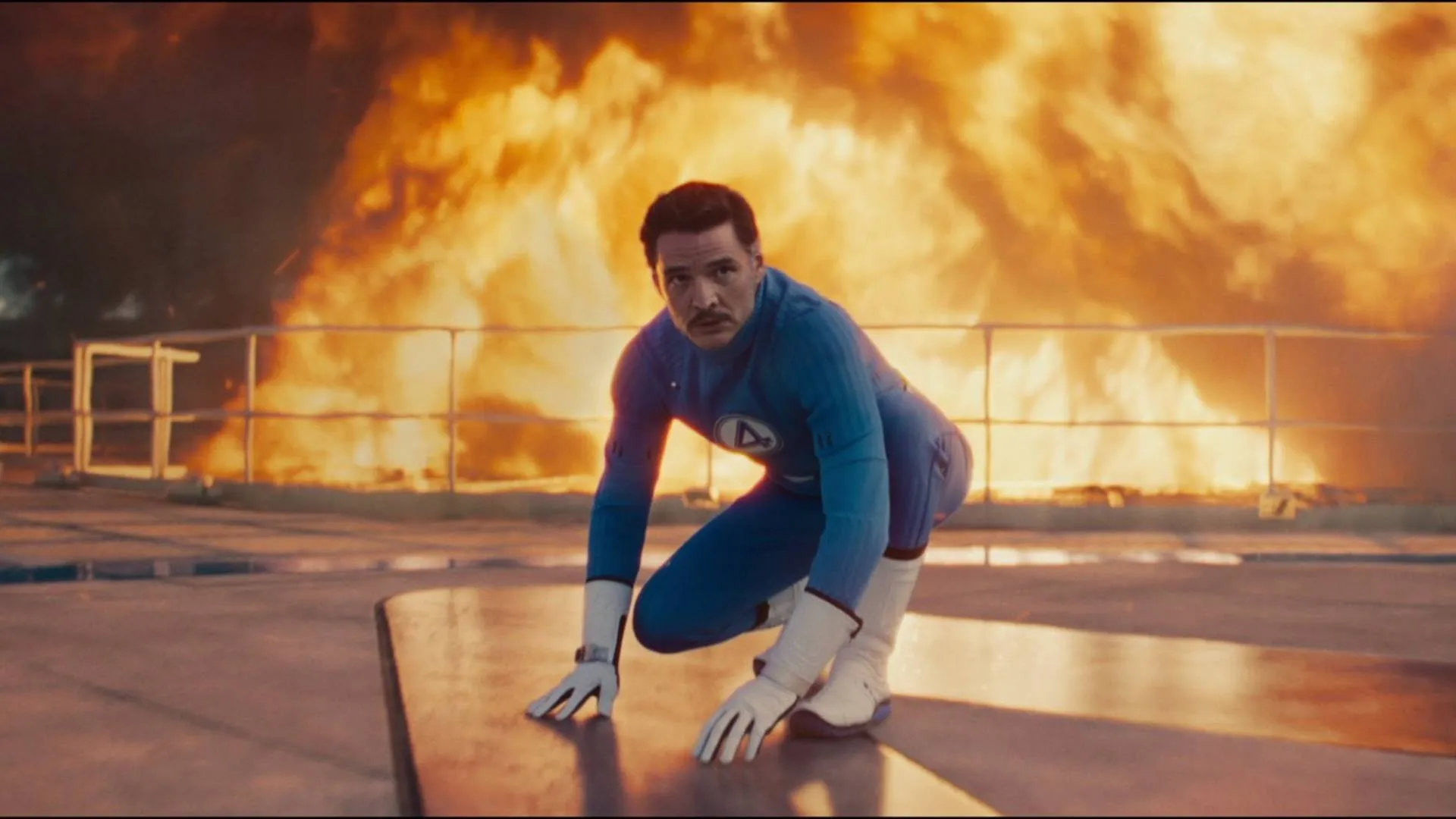 پدرو پاسکال در نقش آقای شگفت انگیز در فیلم The Fantastic Four: First Steps