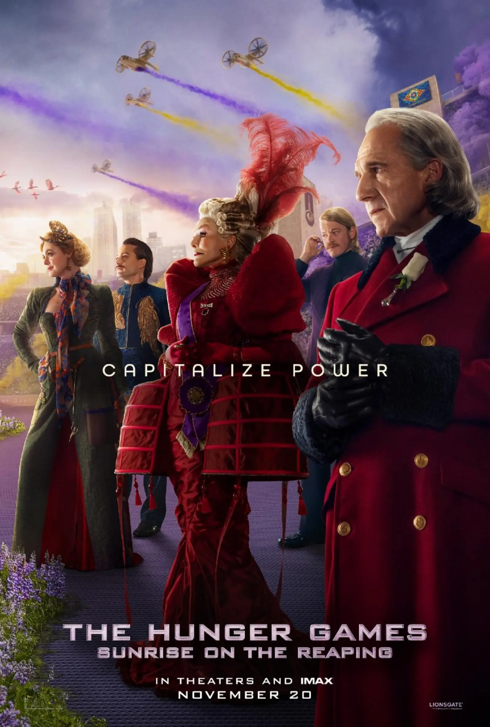 بازیگران فیلم بازی‌های گرسنگی (The Hunger Games) در محیطی با لباس‌های فاخر