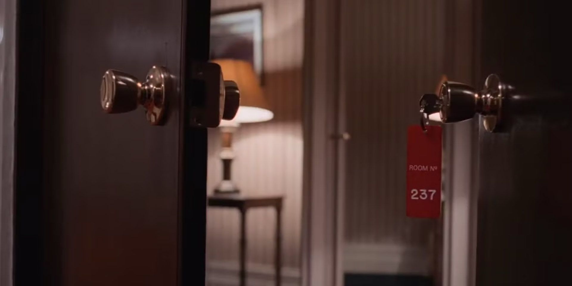 اتاق مرموز ۲۳۷ در فیلم «درخشش» در مستند Room 237