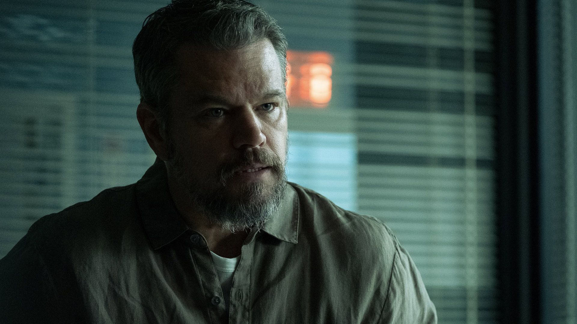 مت دیمون در حال حرف زدن در فیلم The Rip