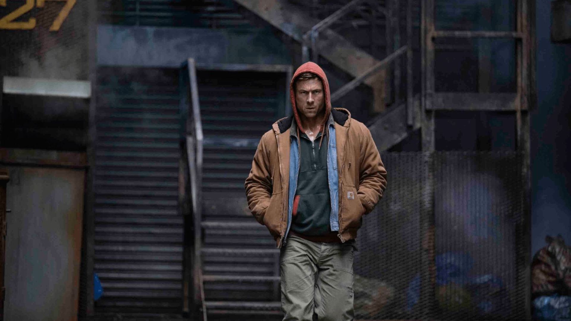 پیاده روی گلن پاول در فیلم The Running Man