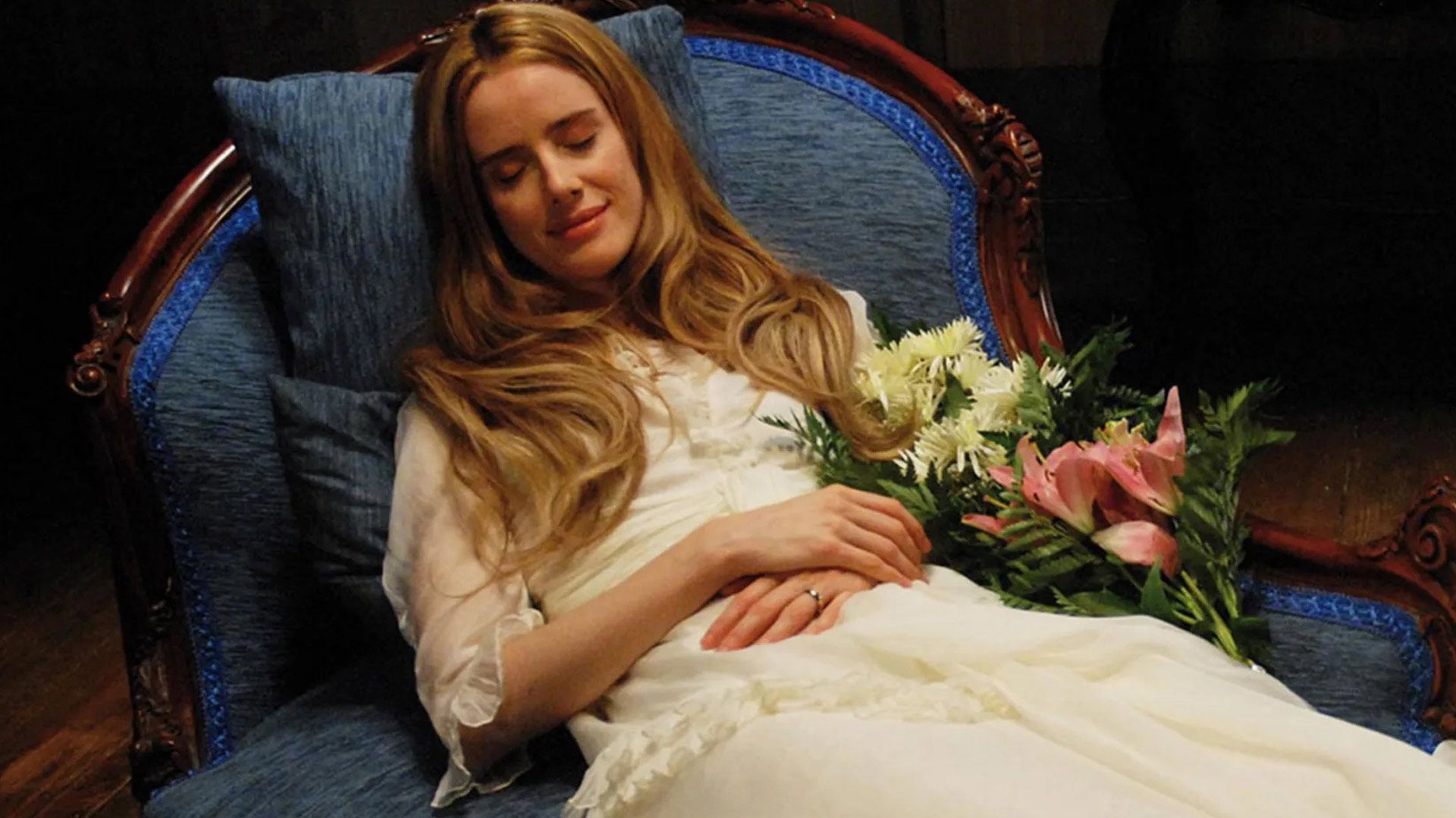 لوپس در حال خندیدن در فیلم The Strange Case of Angelica