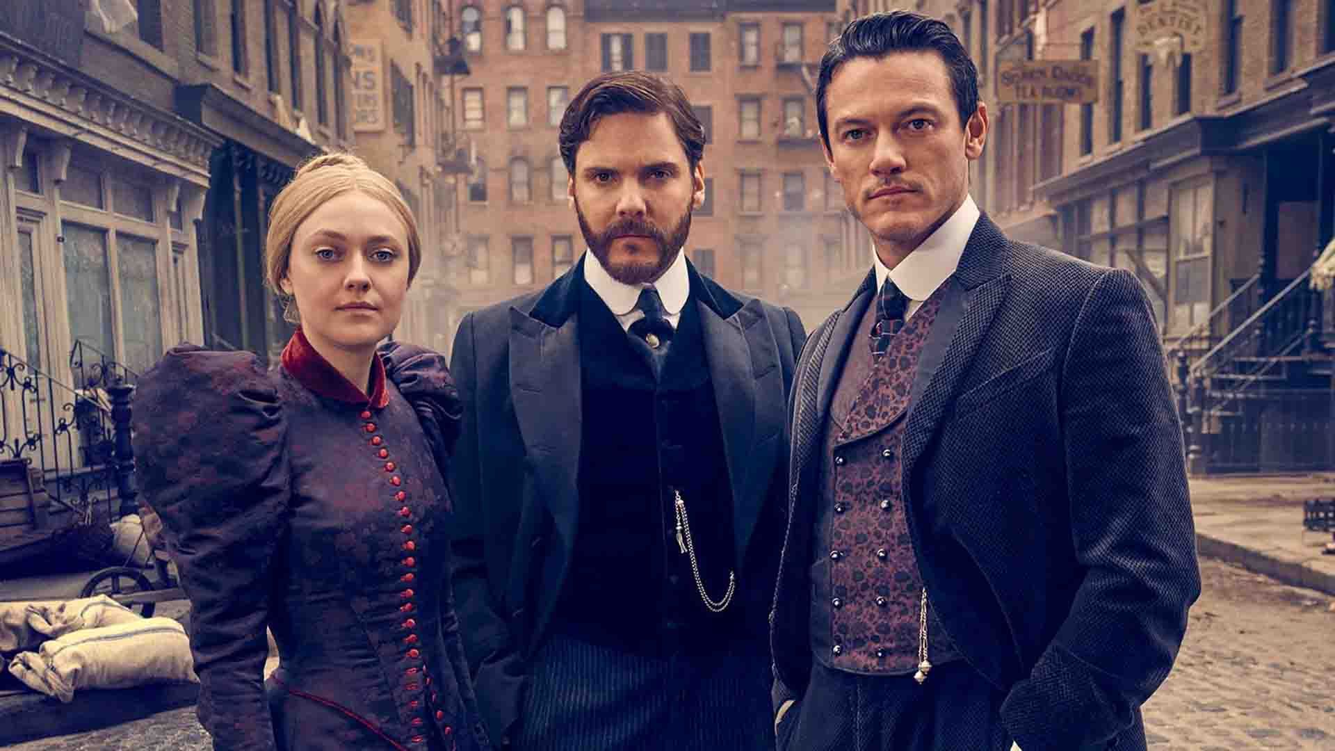 دانیل برول، لوک ایوانز و داکوتا فنینگ در سریال The Alienist