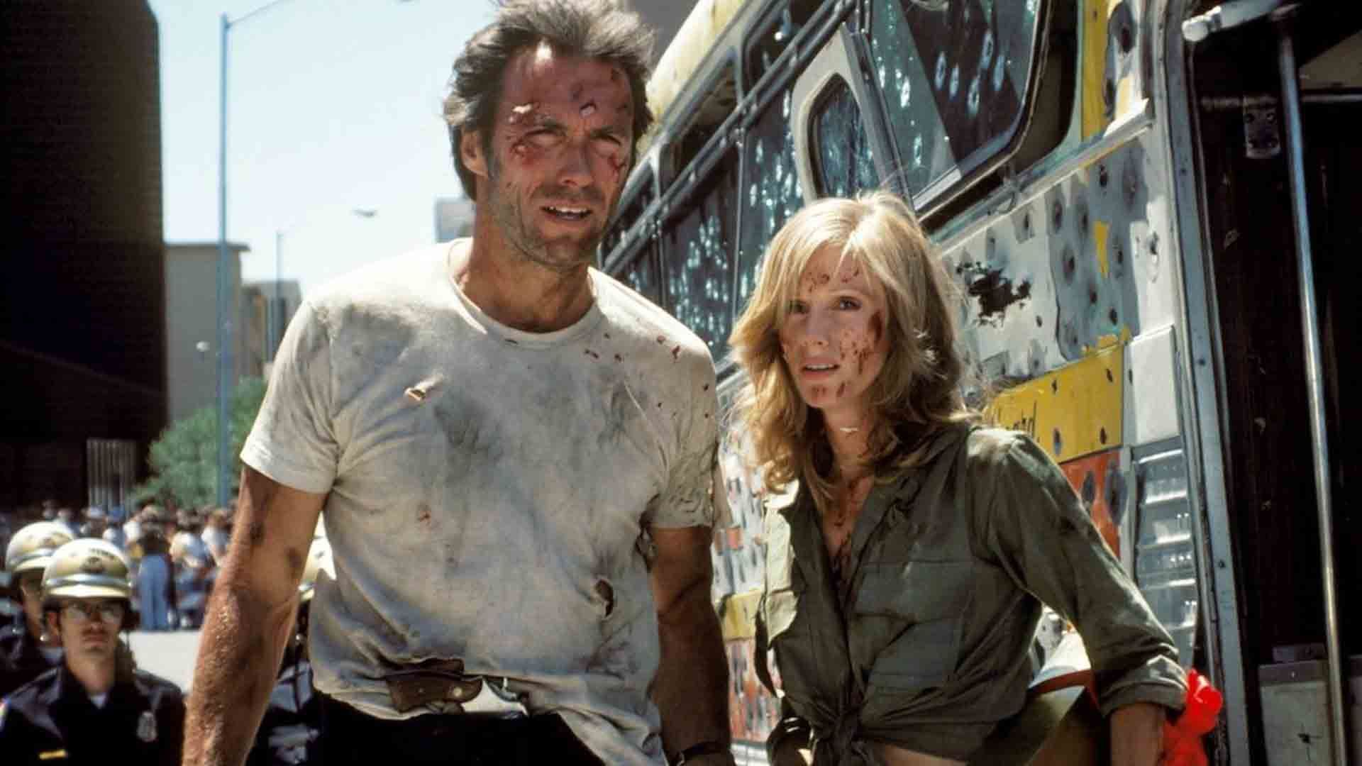 کلینت ایستوود به همراه سوندرا لوک در فیلم The Gauntlet