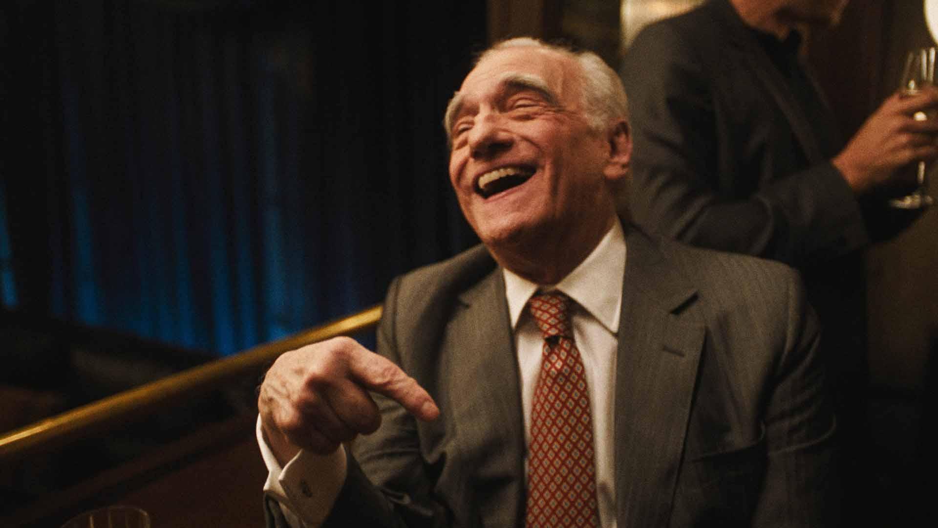 مارتین اسکورسیزی در حال خنده در سریال The Studio