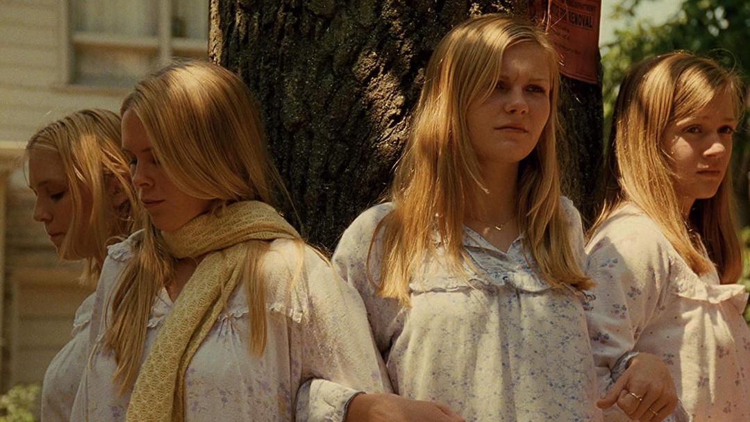 The_Virgin_Suicides_four_young_blonde_girl_wraping_around_a_tree
