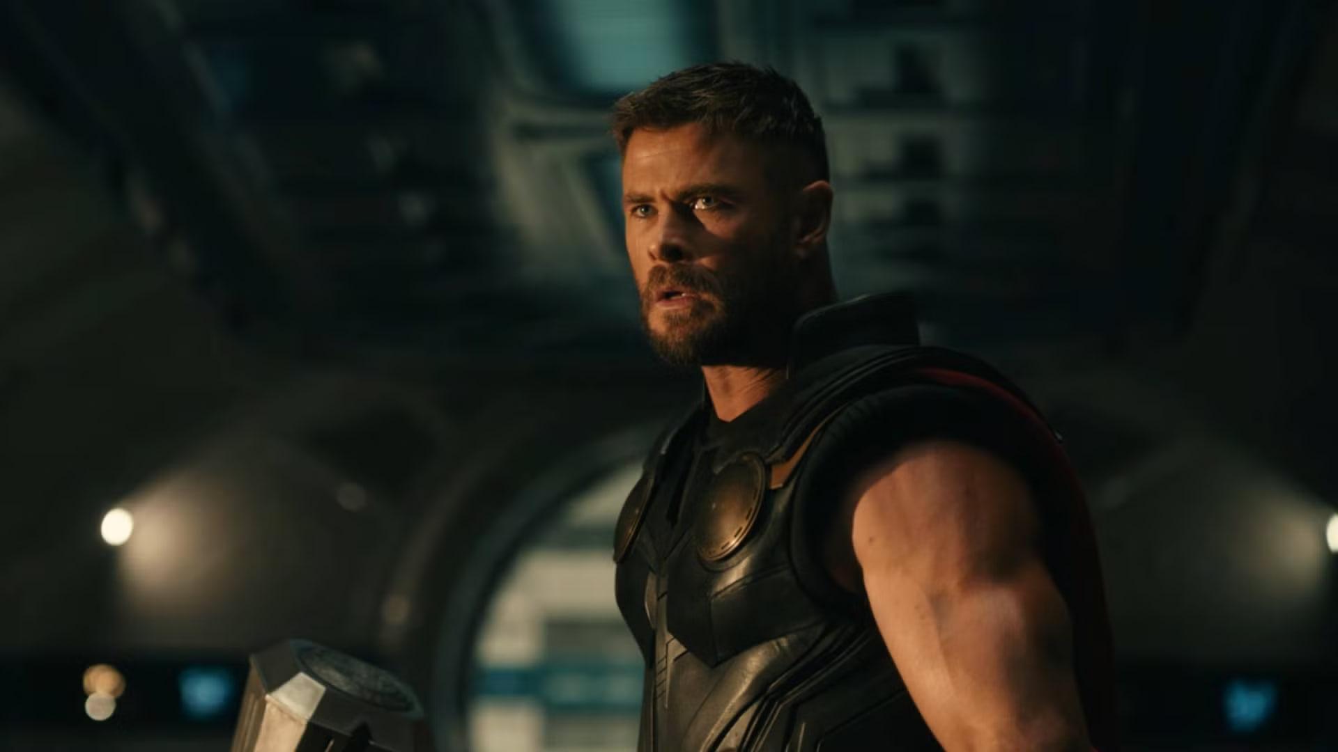ثور (Thor) با چهره‌ای شوکه شده در صحنه‌ای از فیلم