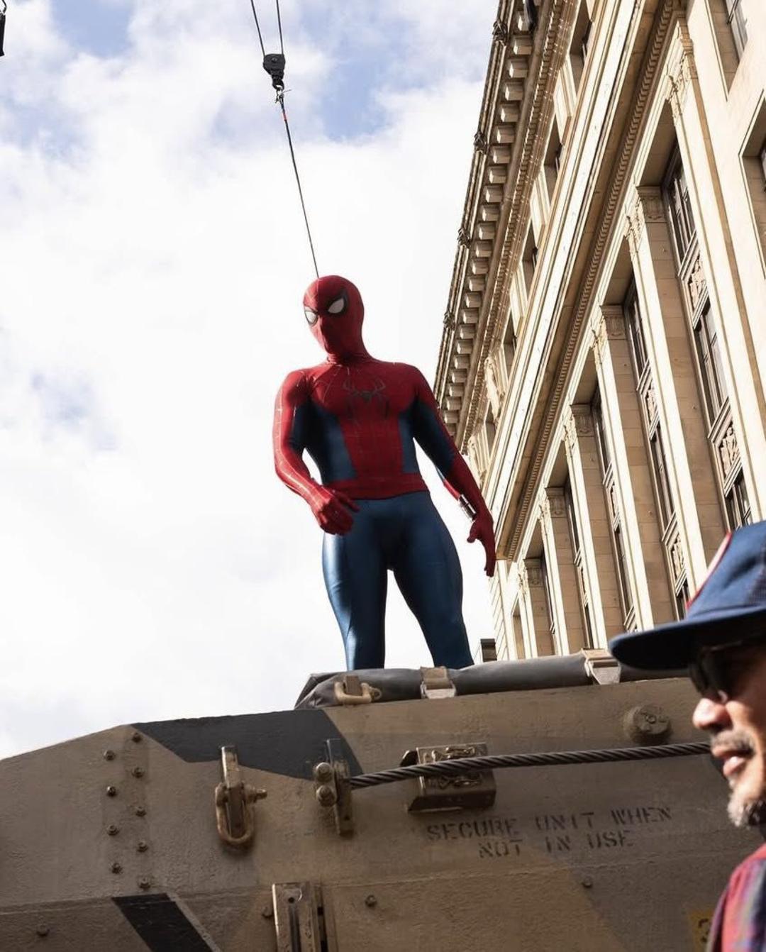 تام هالند در نقش مرد عنکبوتی در پشت صحنه فیلم Spider-Man: Brand New Day